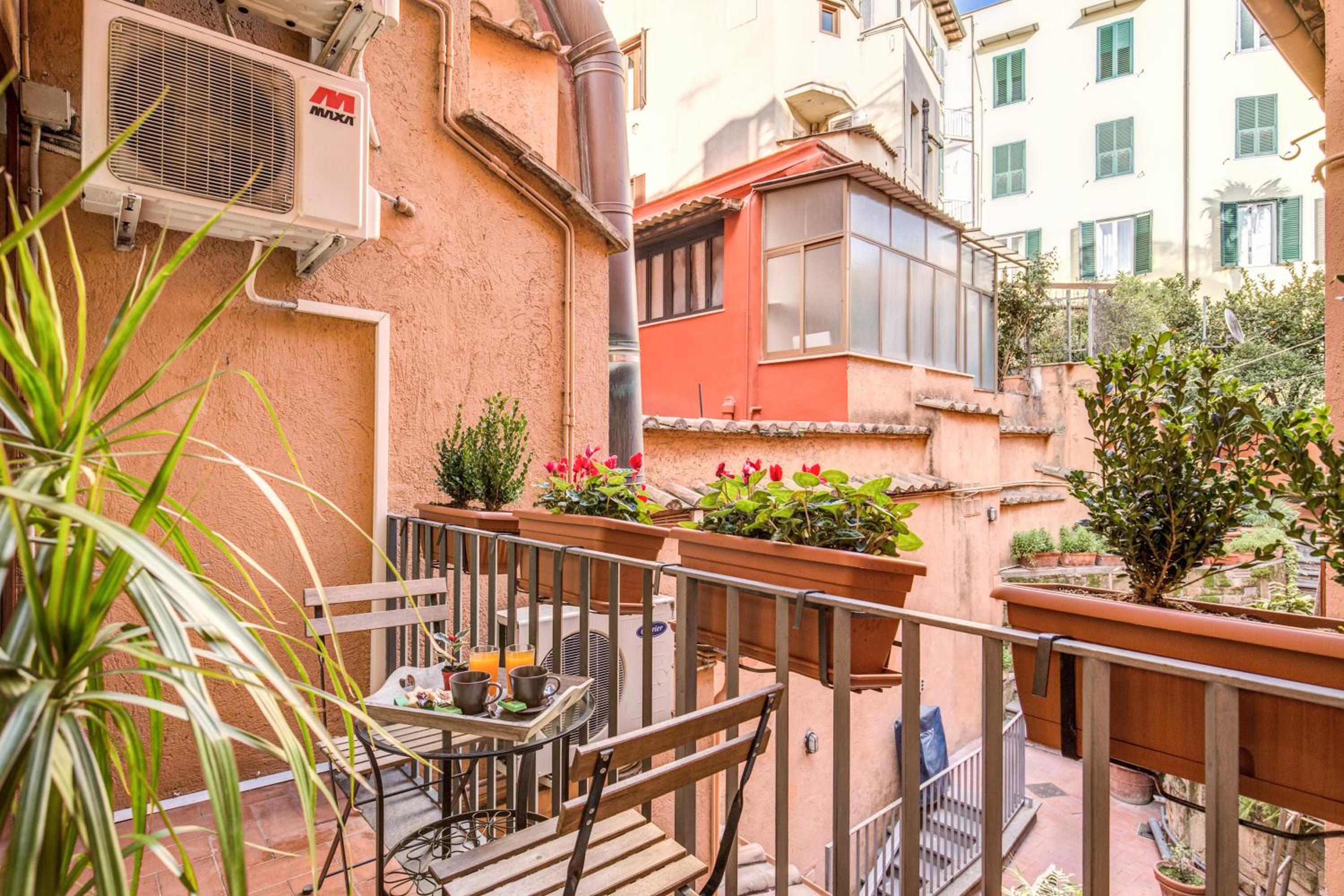 Deluxe Apartment with Patio - Split Level photo 2