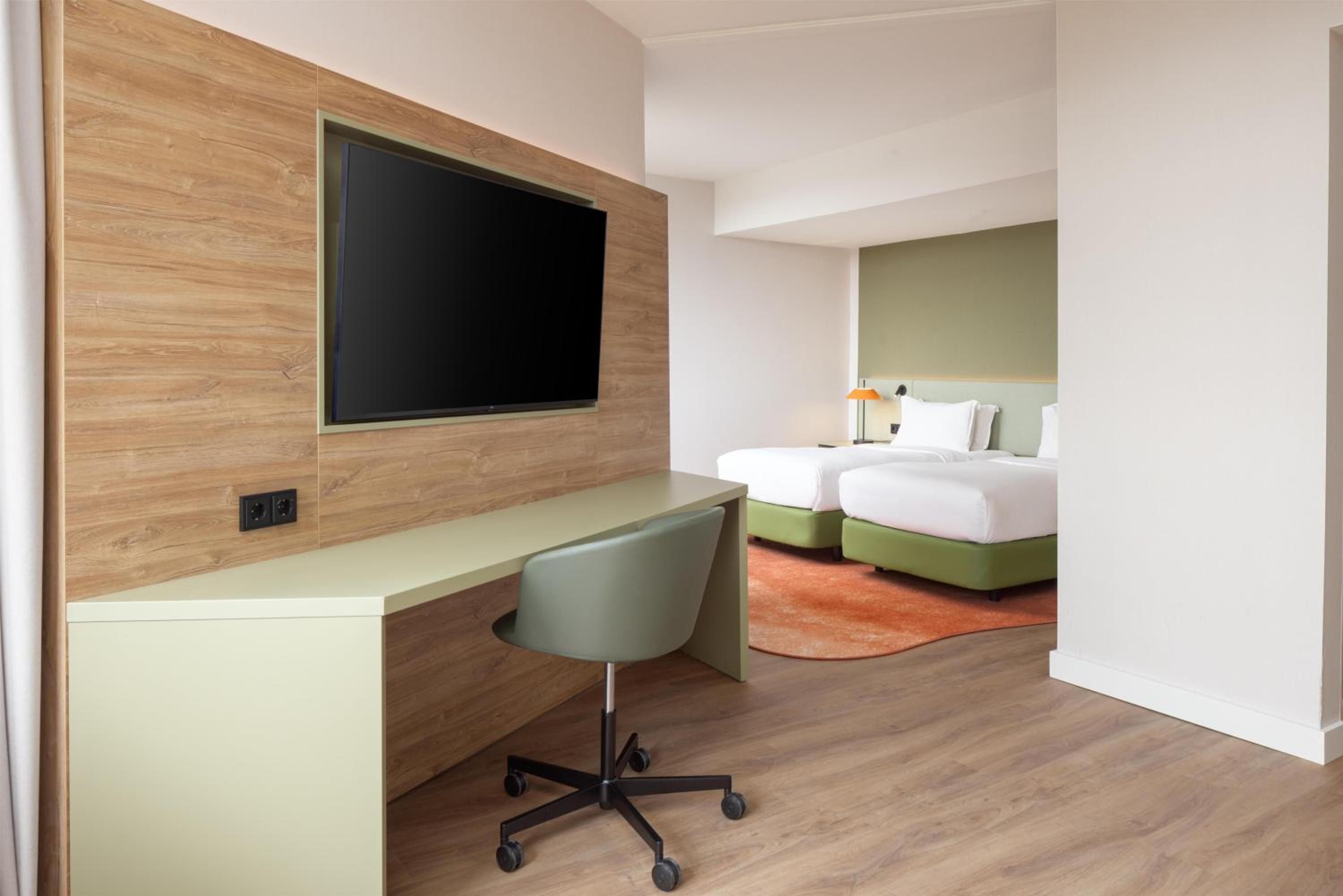 Premium Twin Room - Photo 1