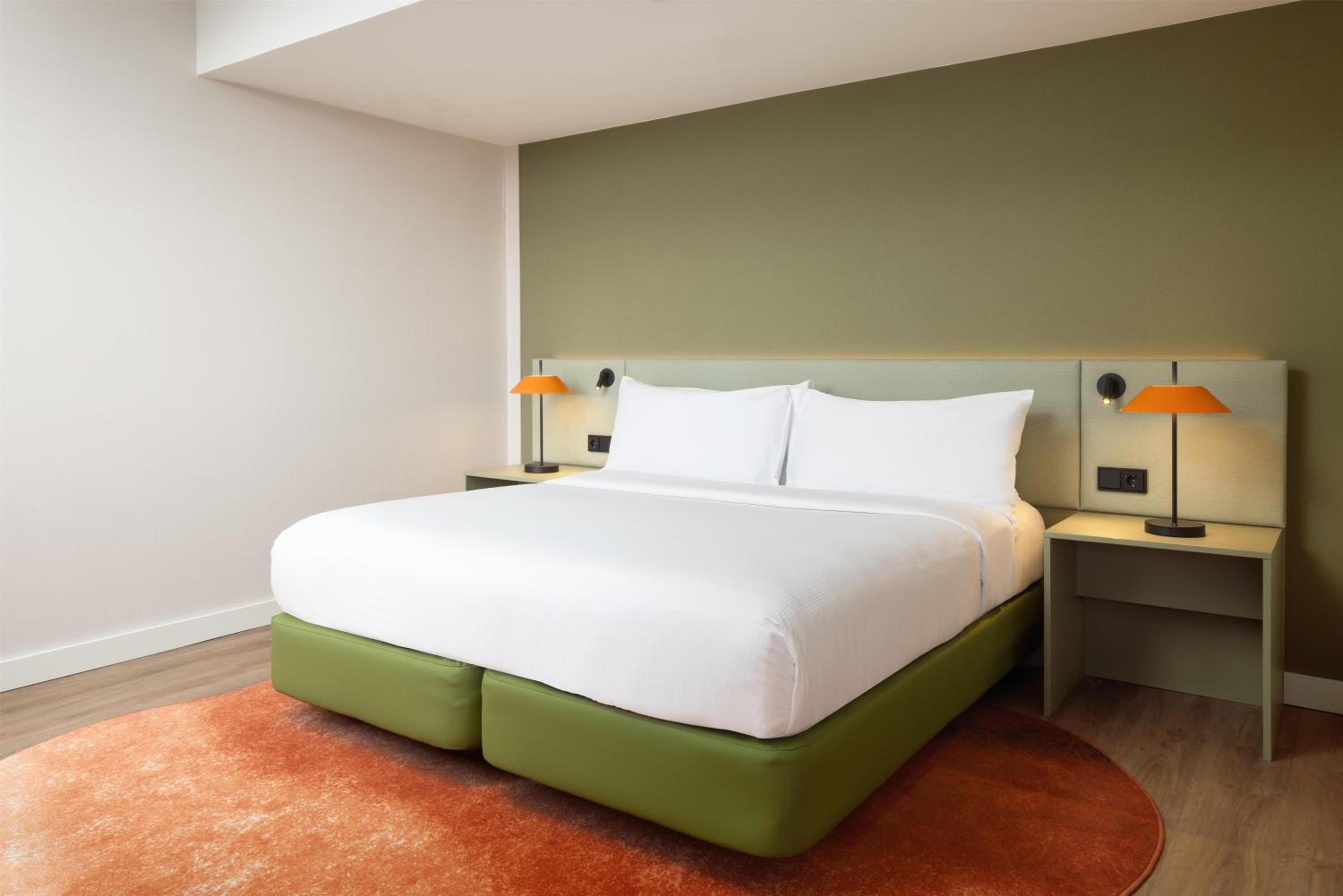 Premium King Room - Photo 2