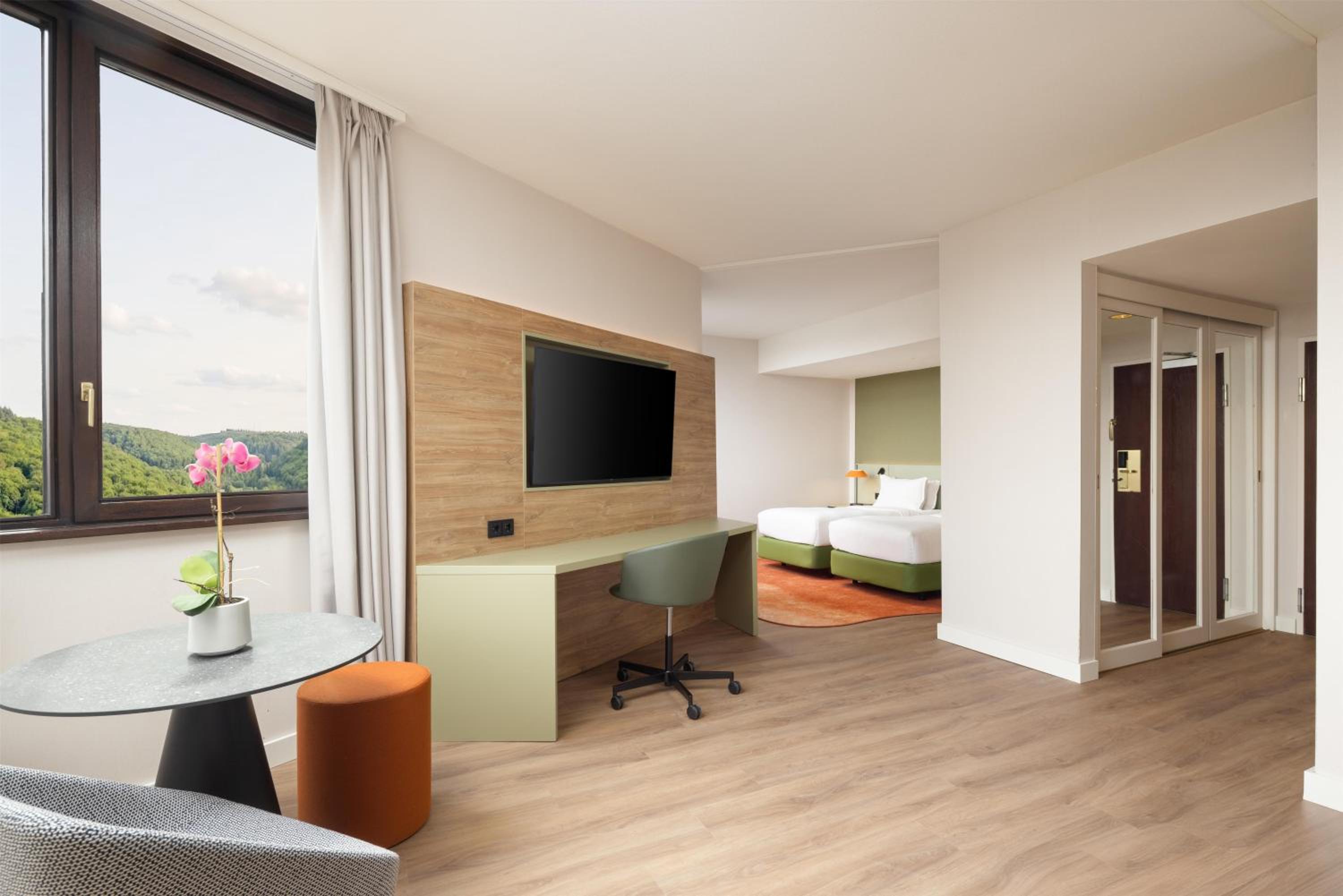 Premium Twin Room - Photo 3