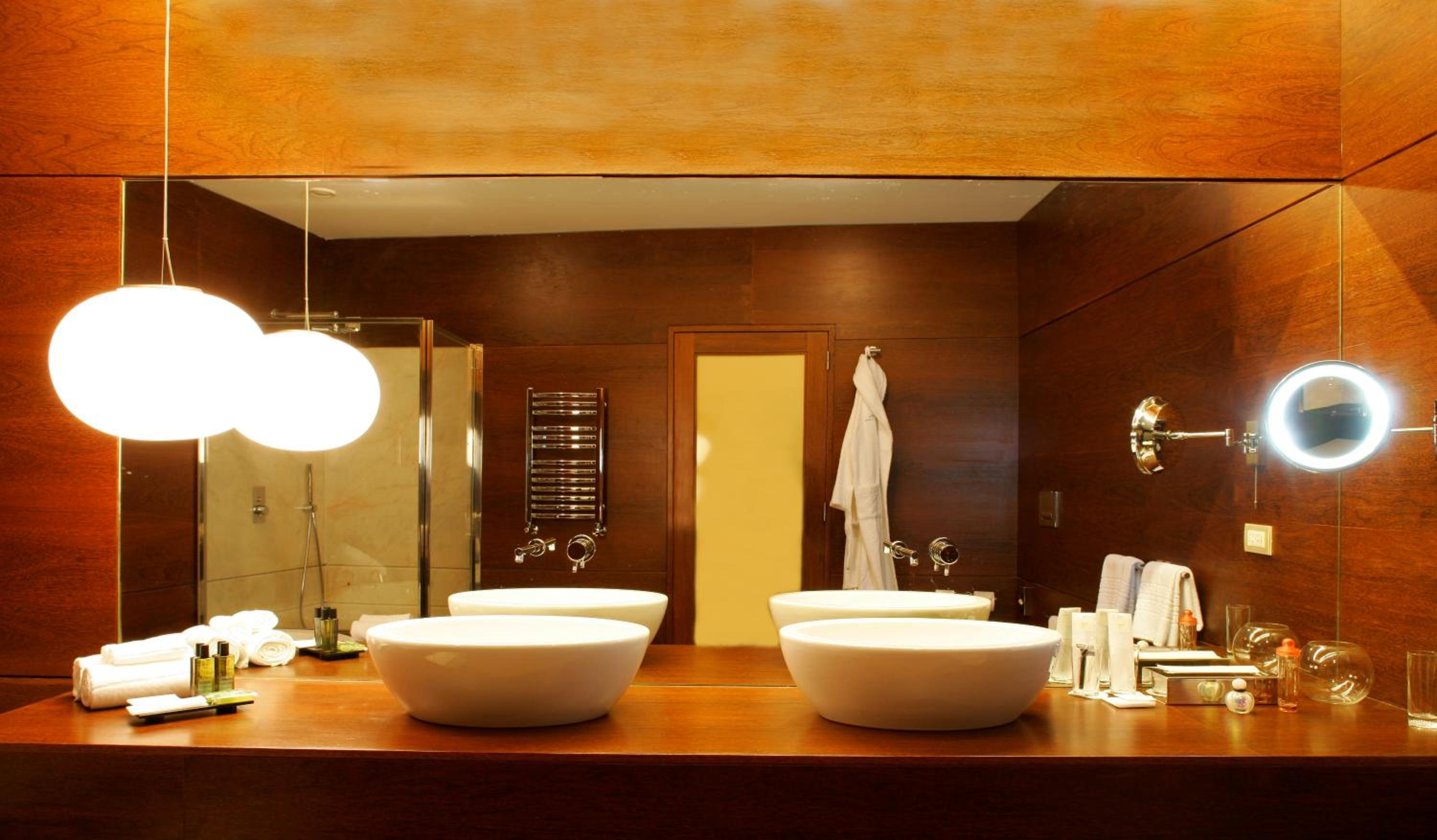 Suite with Spa Access - Photo 9