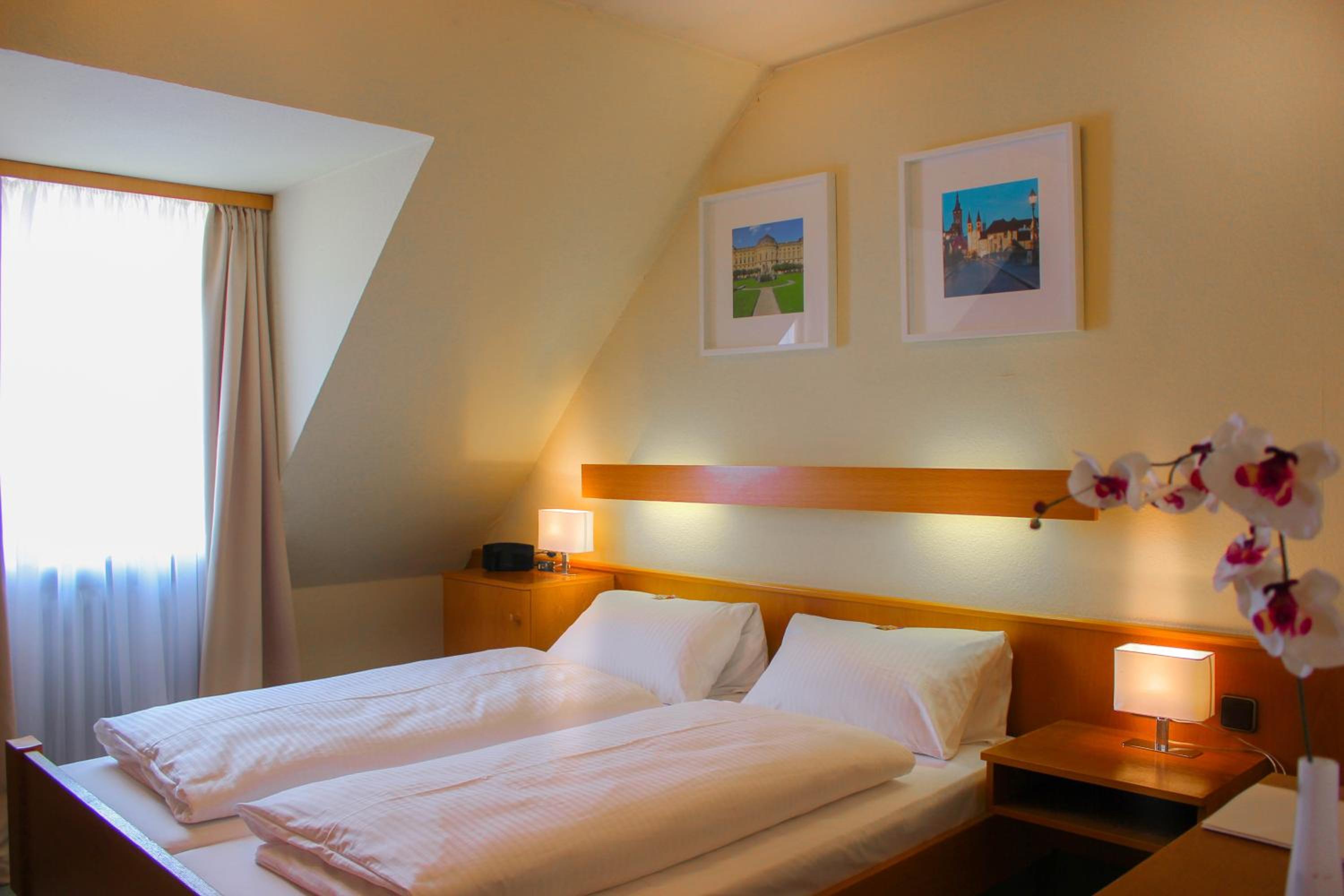 Economy Double Room - Photo 3
