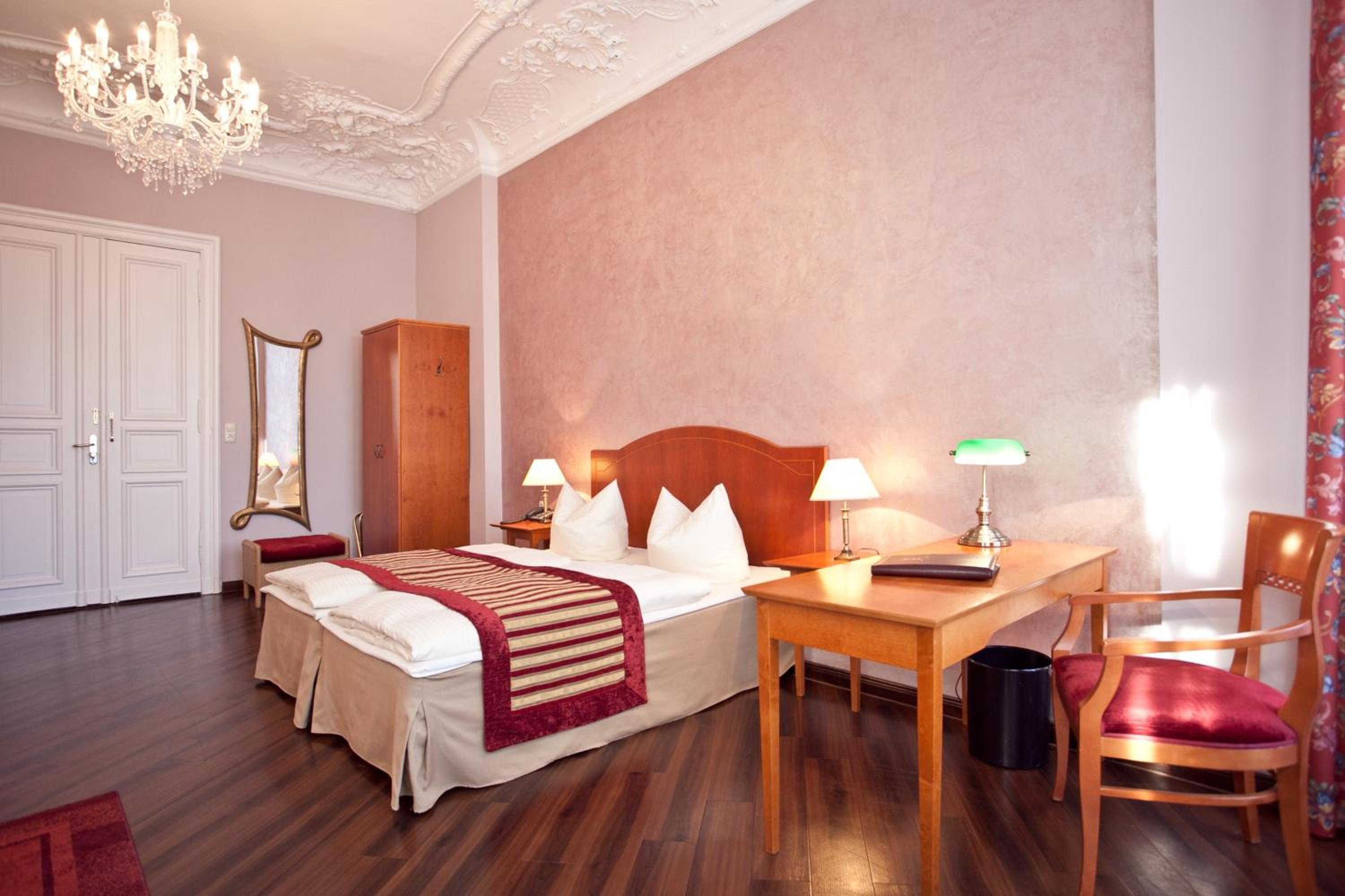Triple Room Ensuite with Balcony photo 3