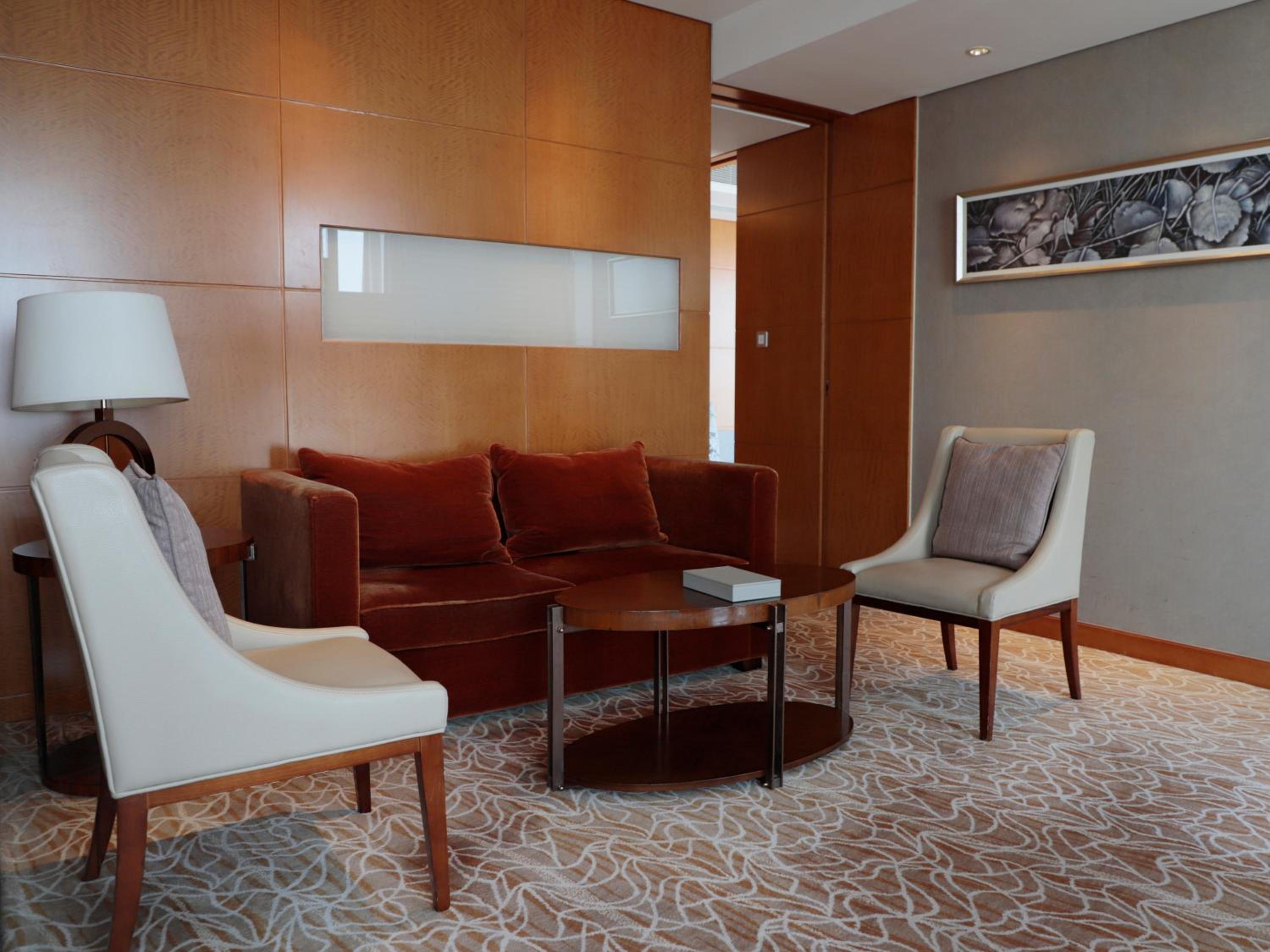 Executive Premier King Room - Club Level photo 2