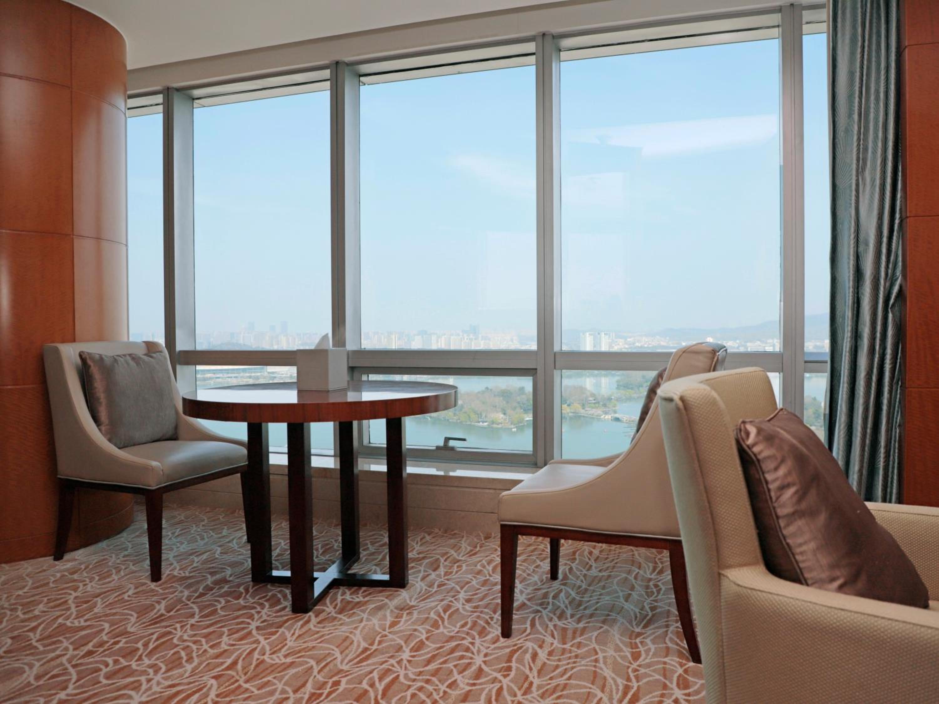 Executive Premier King Room - Club Level photo 1