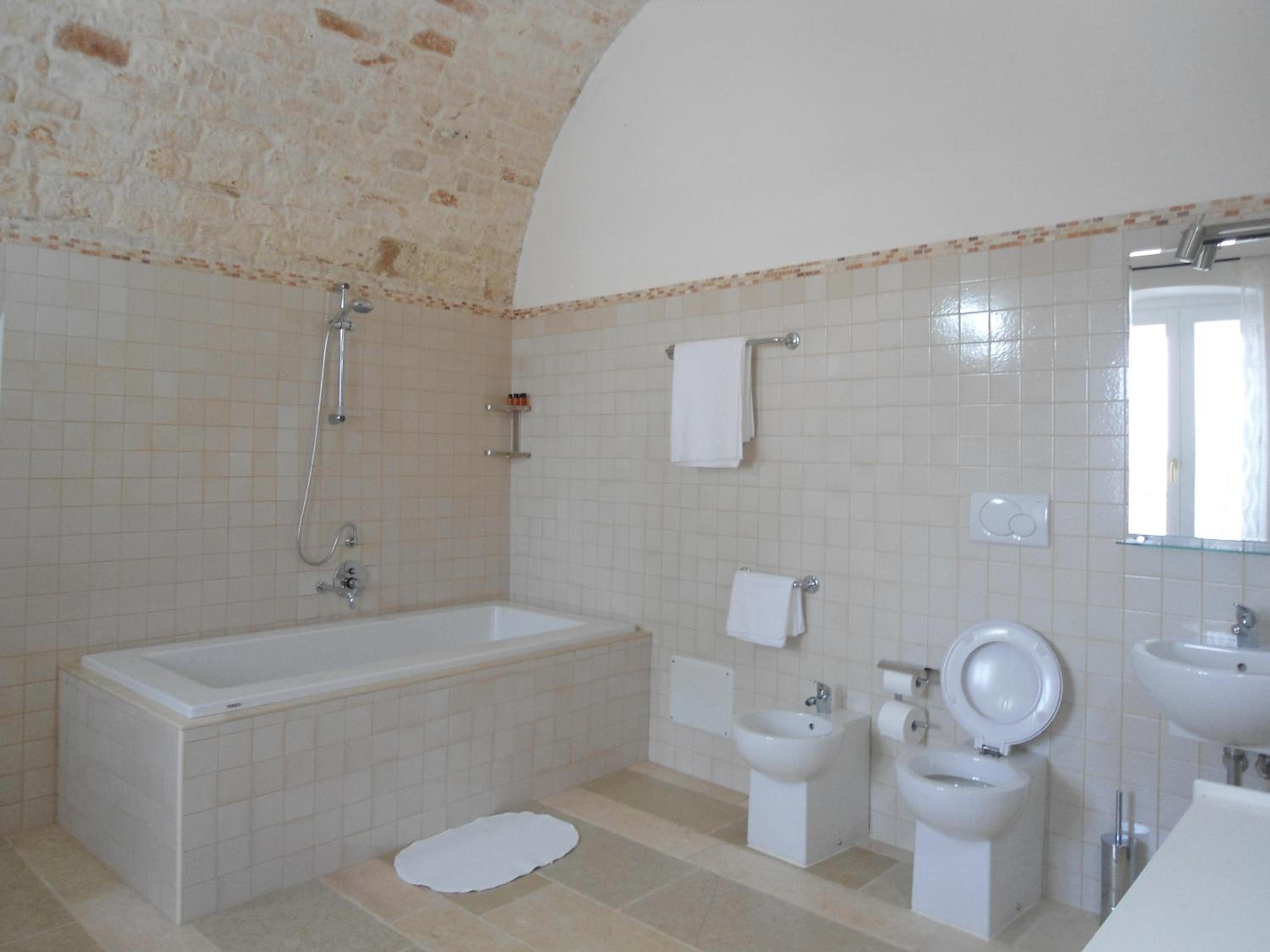 Two-Bedroom Apartment - Photo 2
