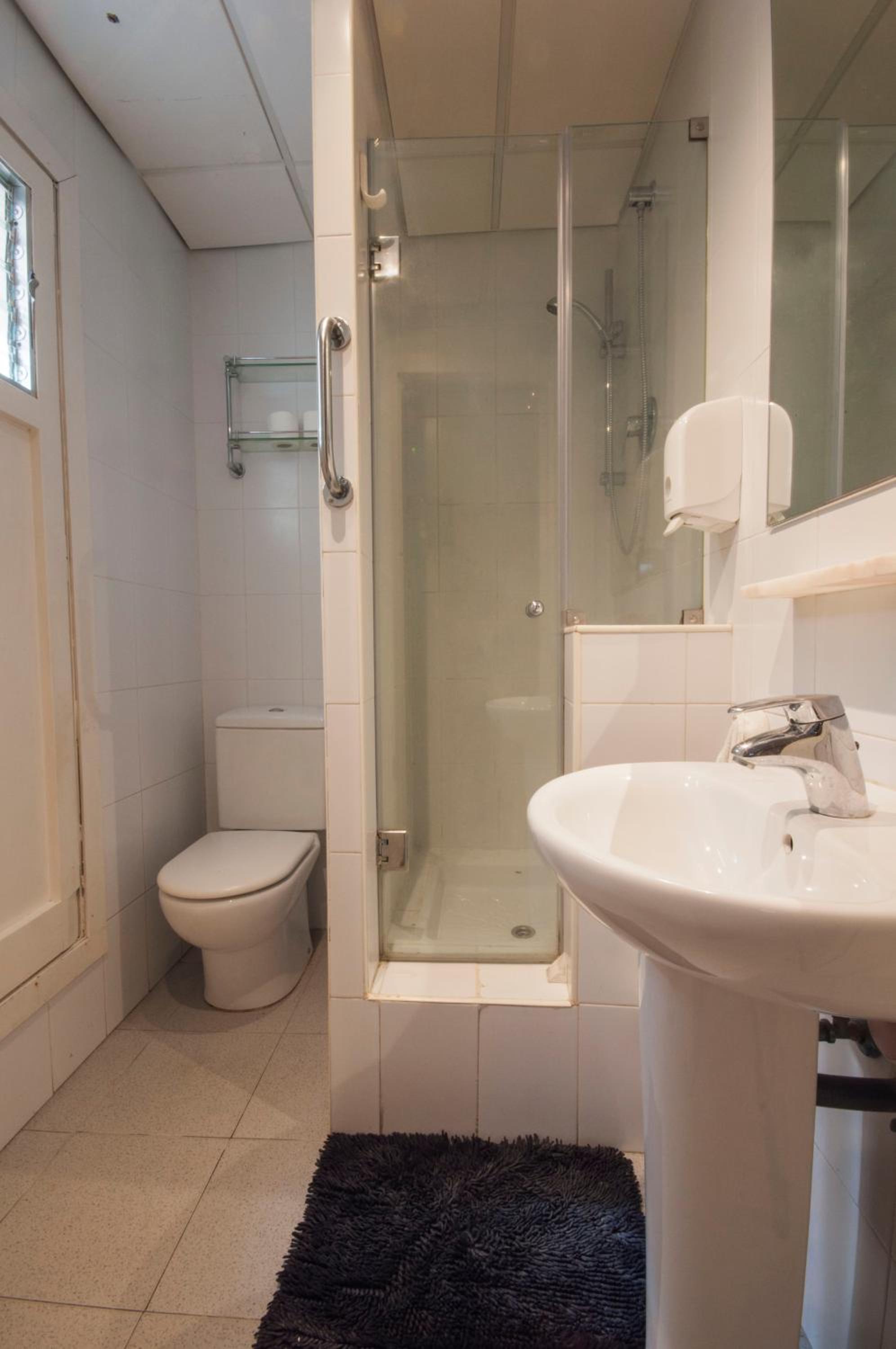 Triple Room with Private Bathroom photo 3