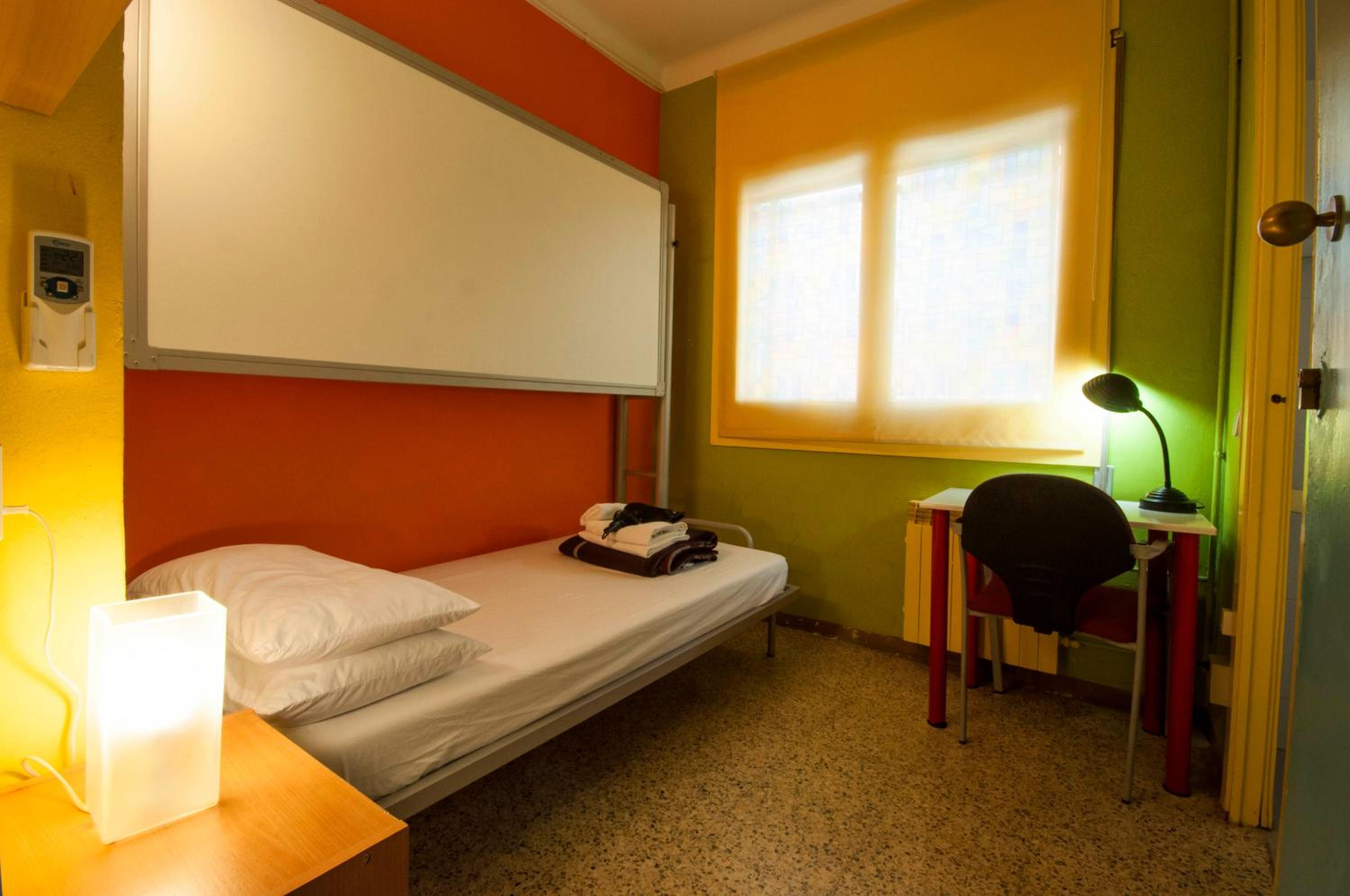 Standard Single Room with Private Bathroom photo 2