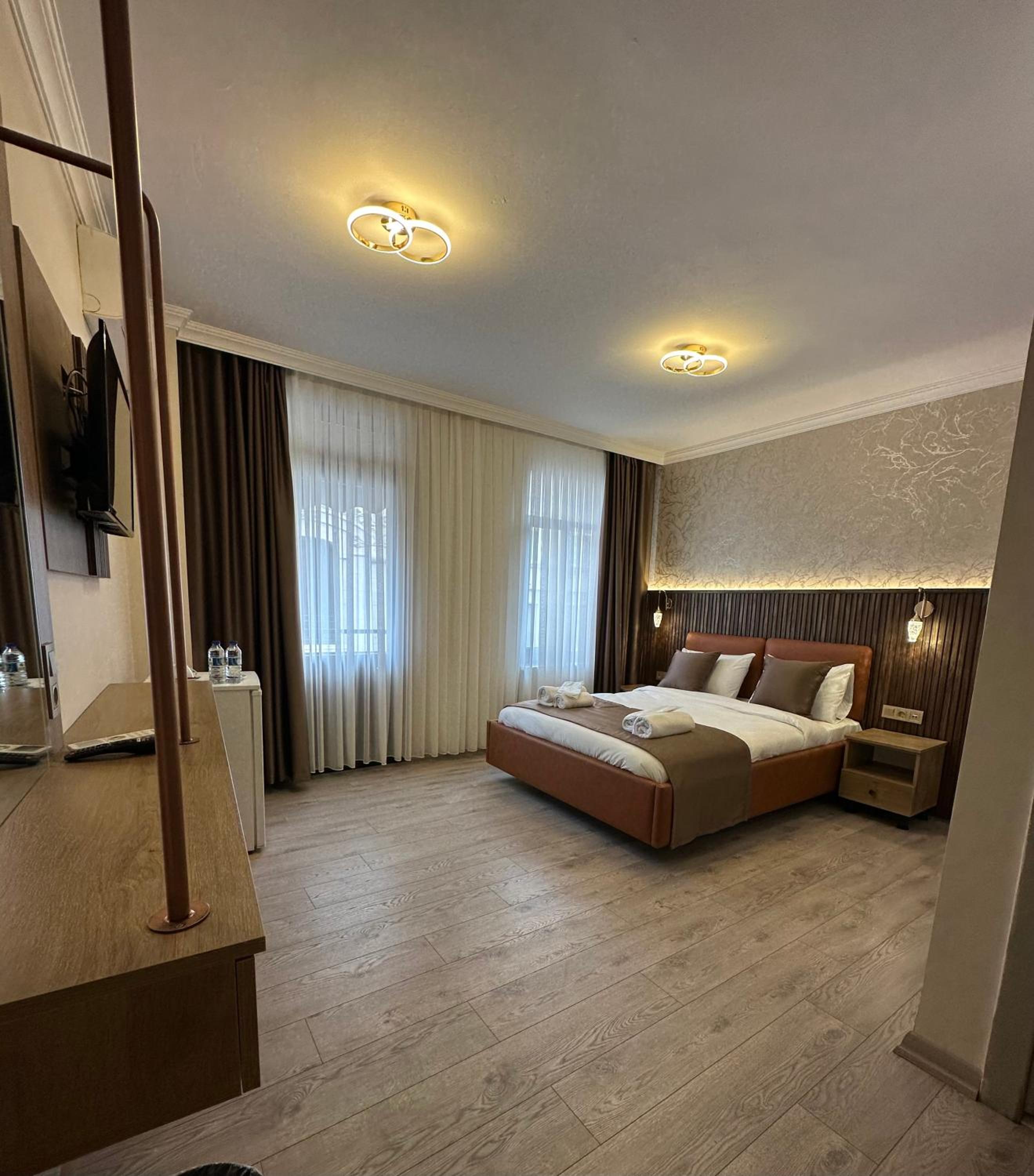 Deluxe Double Room with Balcony photo 3