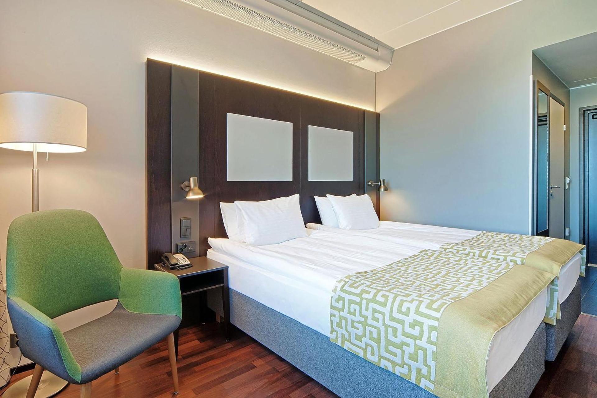 Queen Room photo 2