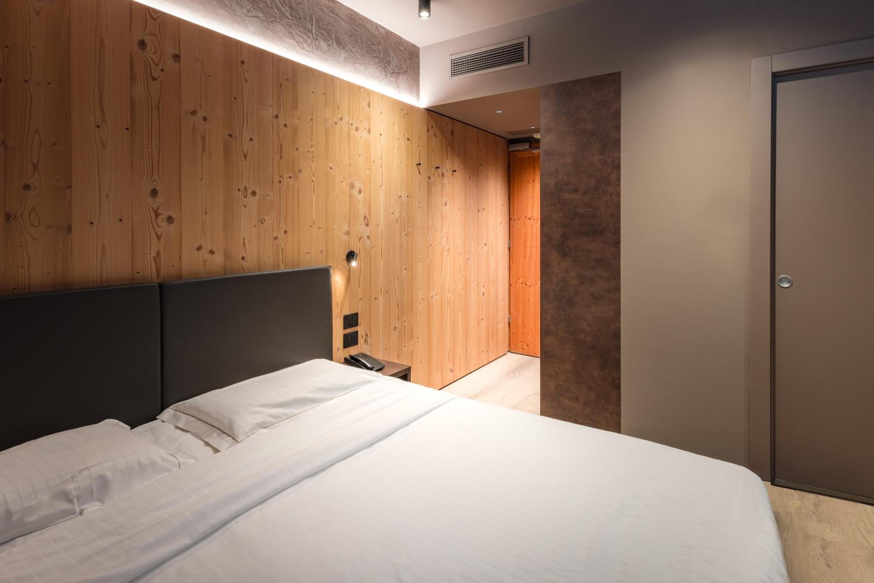 Double or Twin Room with Mountain View