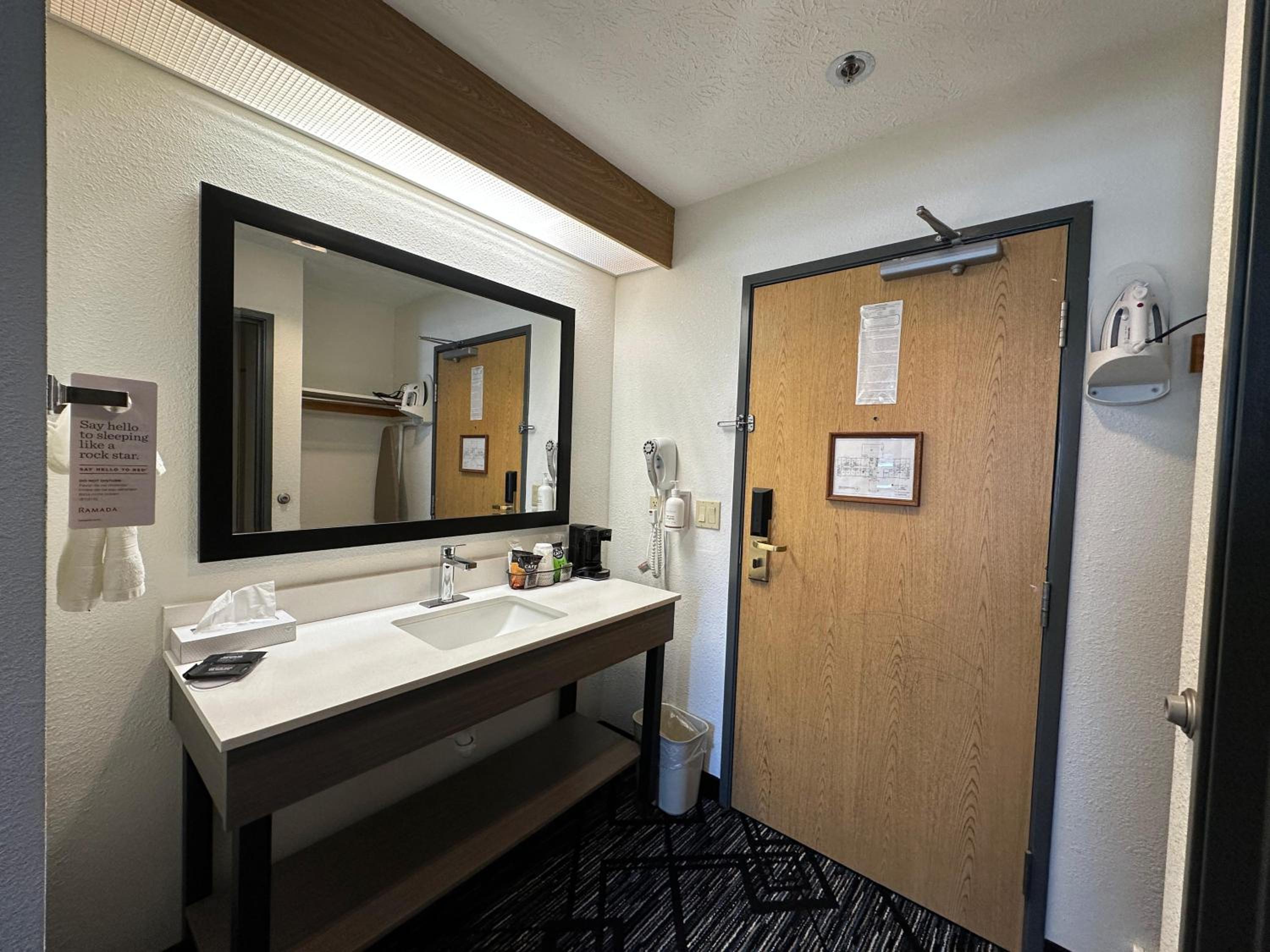 Double Room with Two Double Beds- Non-Smoking - Photo 1