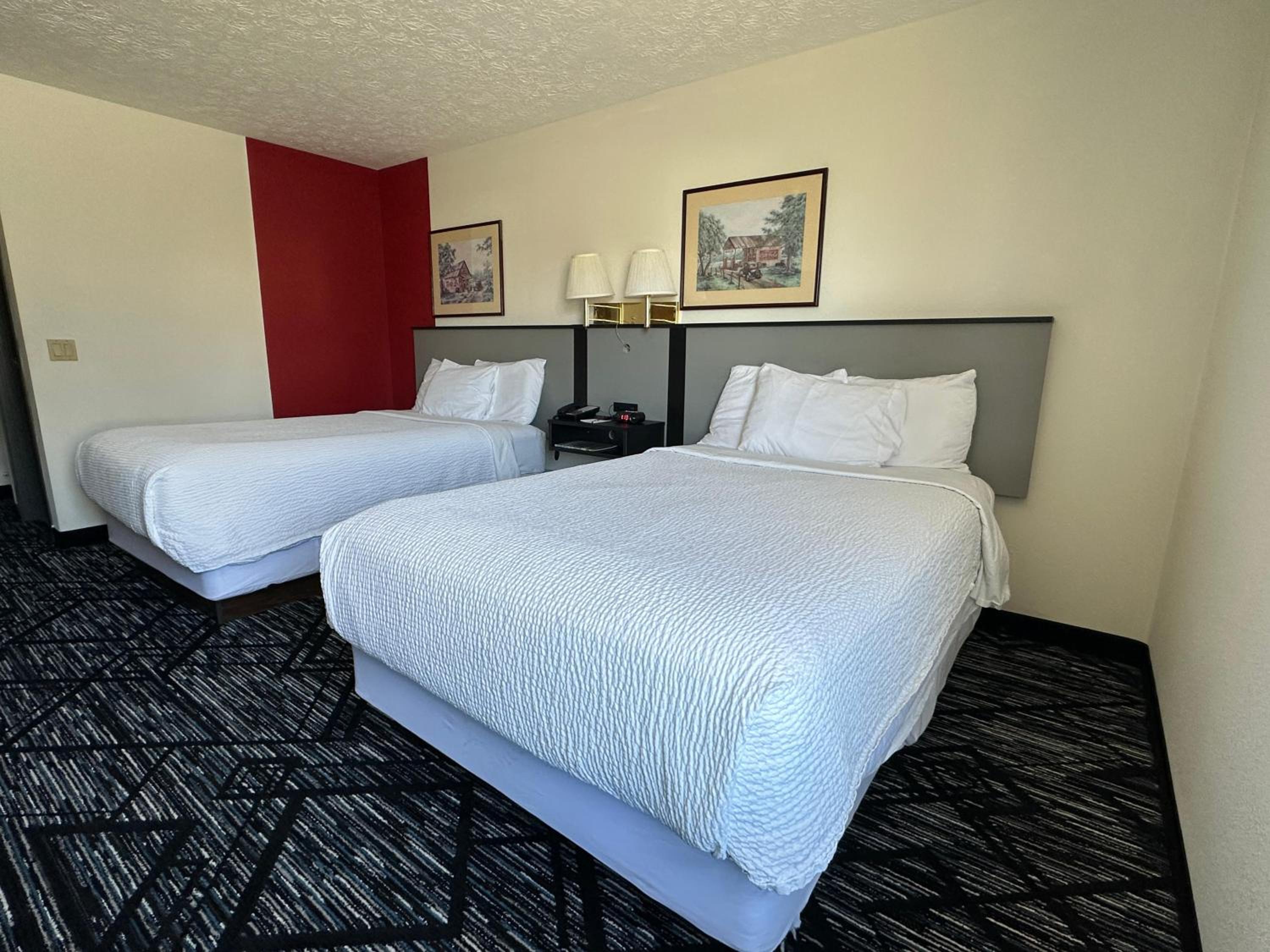 Double Room with Two Double Beds- Non-Smoking - Photo 2