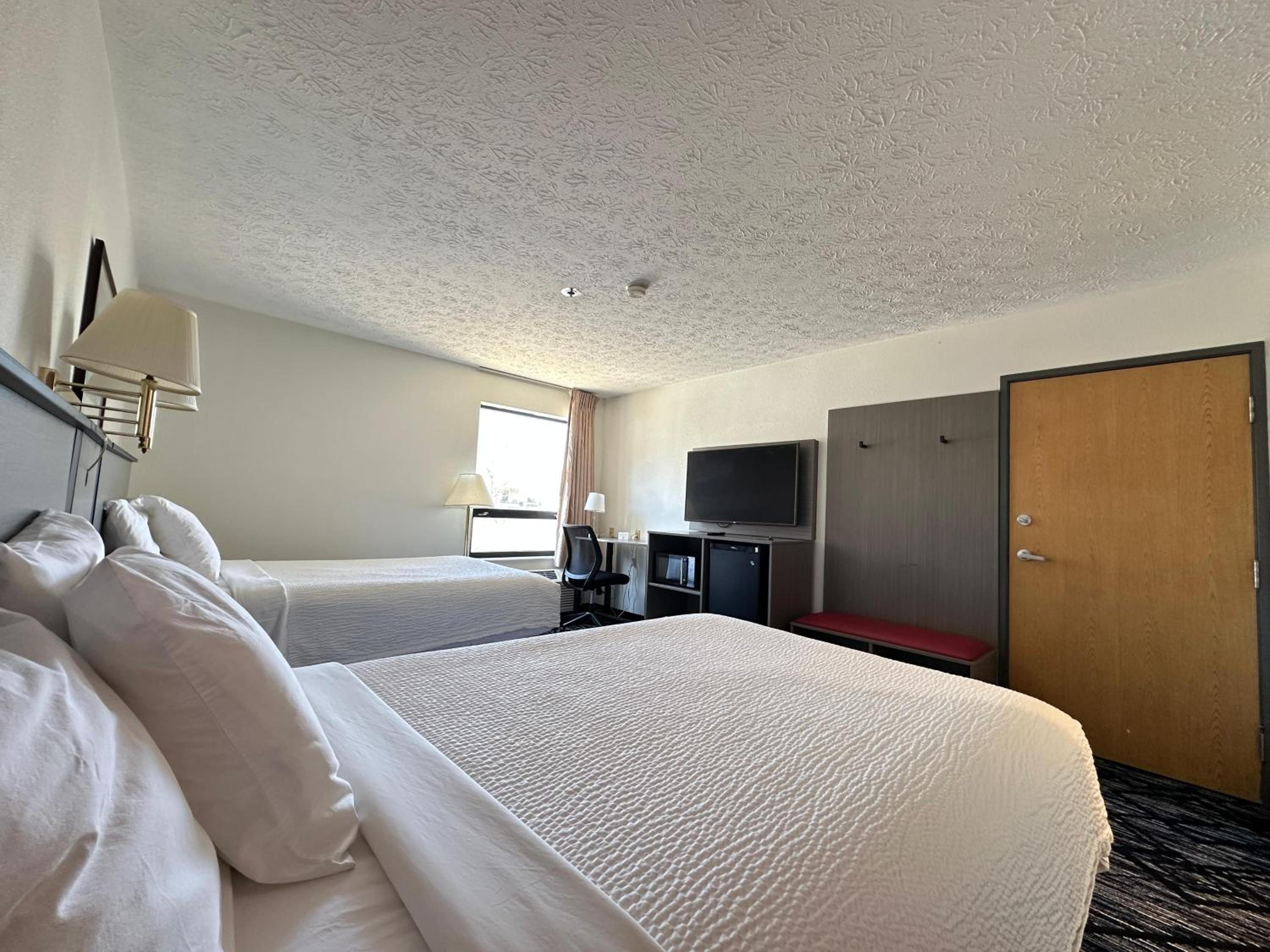 Double Room with Two Double Beds- Non-Smoking - Photo 3
