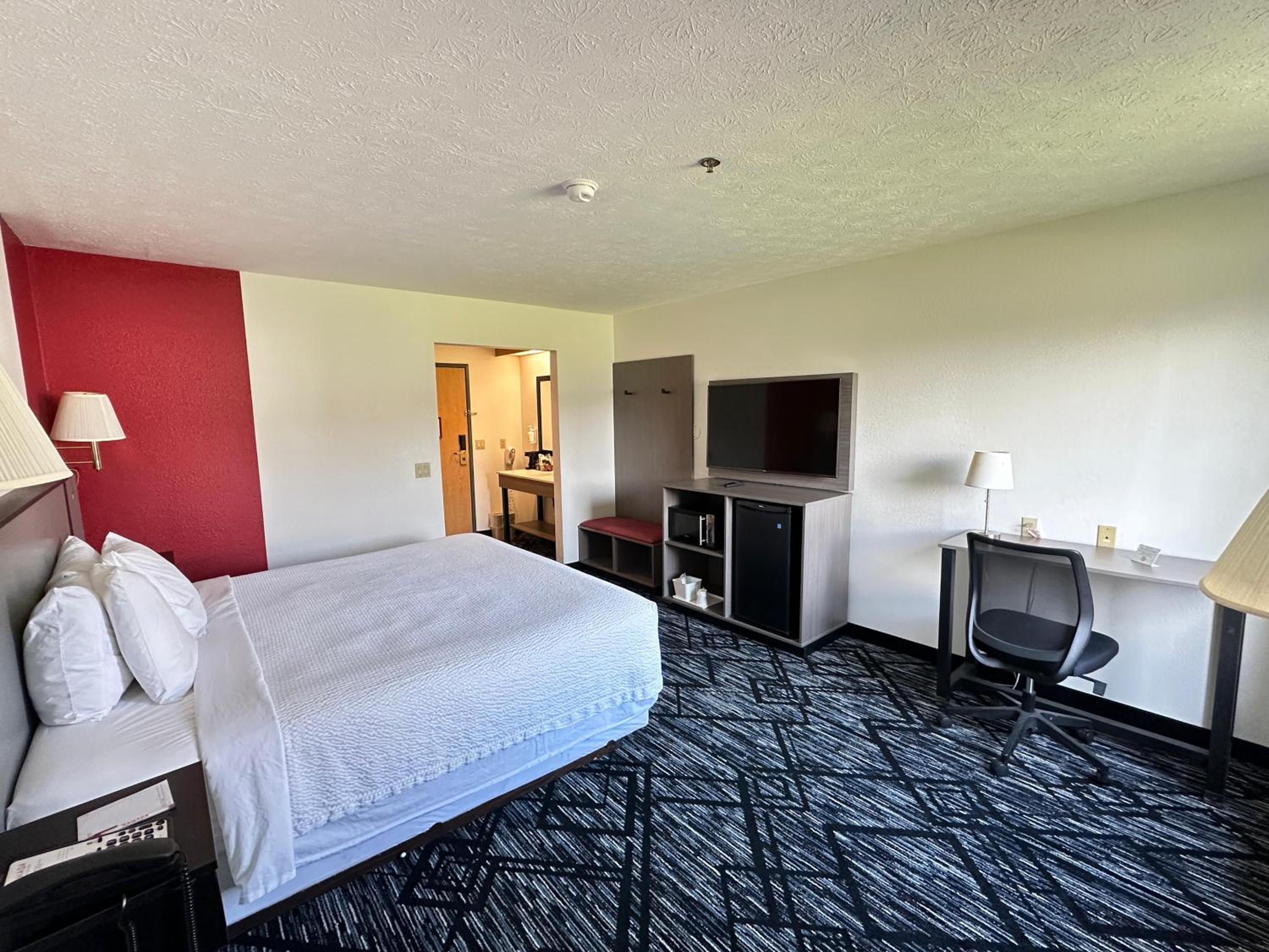 King Room - Non-Smoking - Photo 3