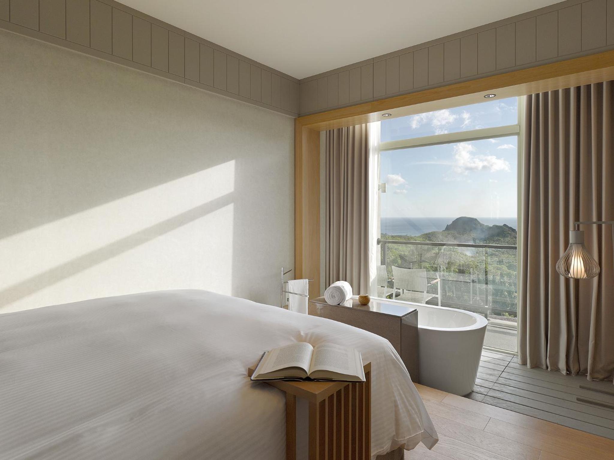 Deluxe Double Room with Sea View photo 3