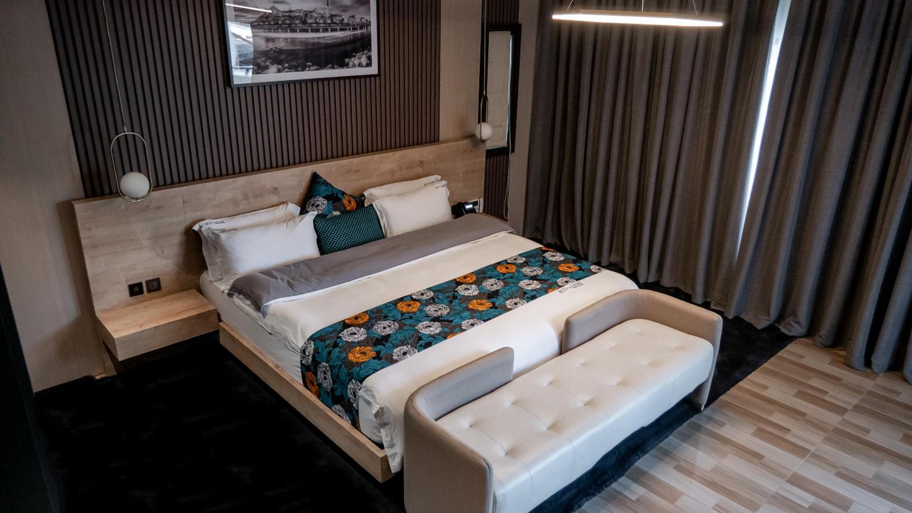 One-Bedroom Apartment with Balcony and City View photo 2