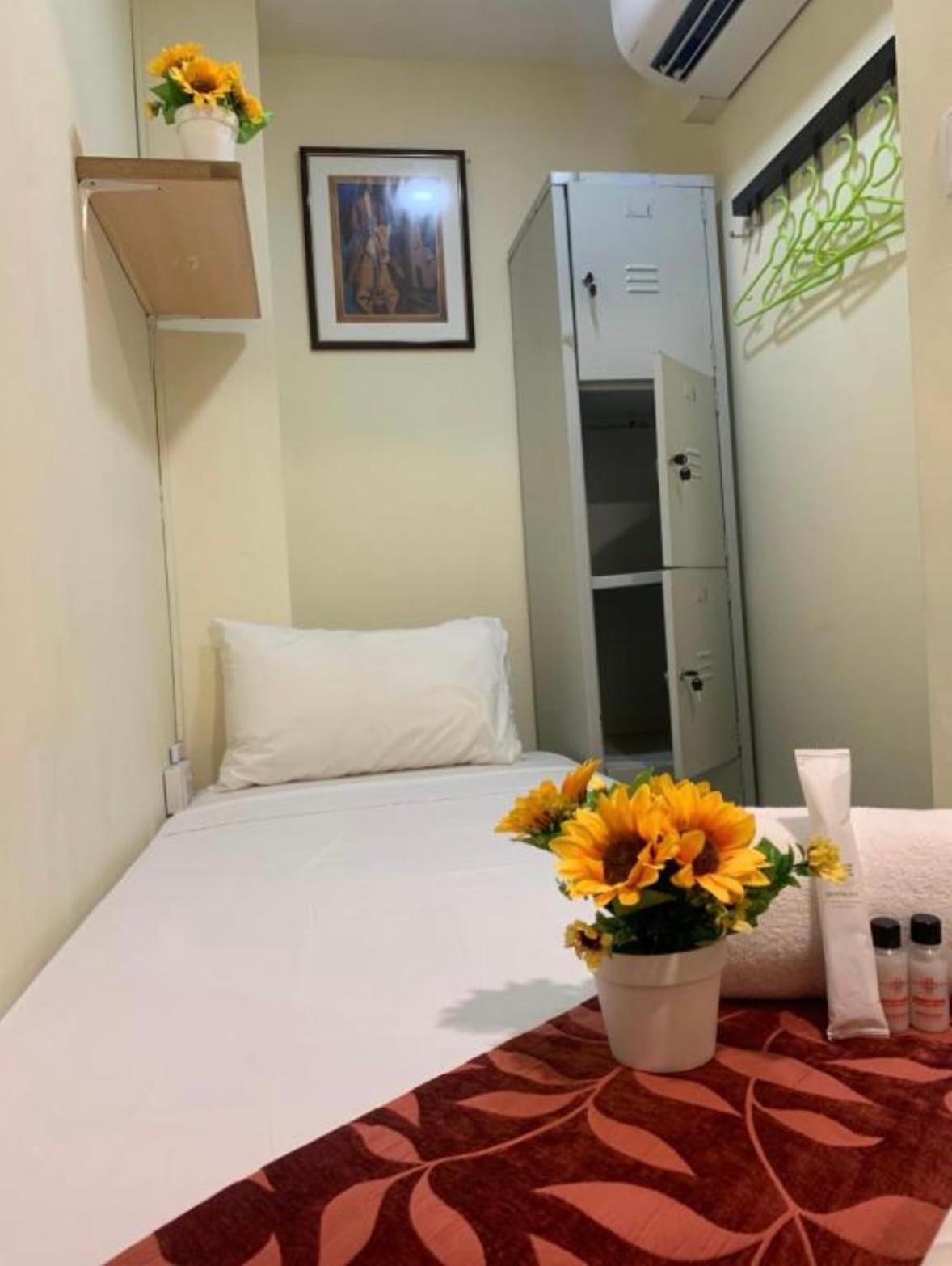 Single Room with Shared Bathroom photo 2