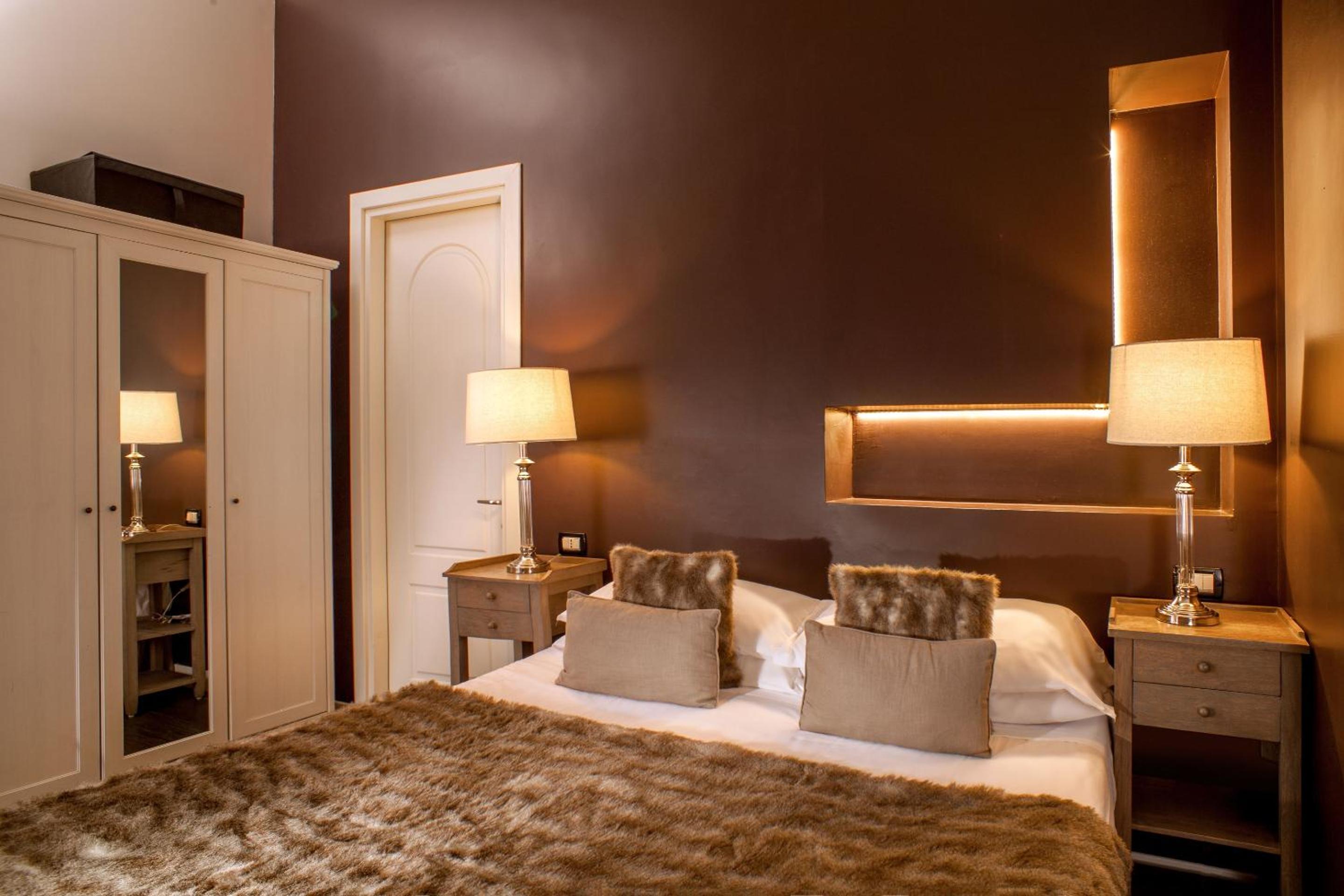 Double Room thumbnail 5