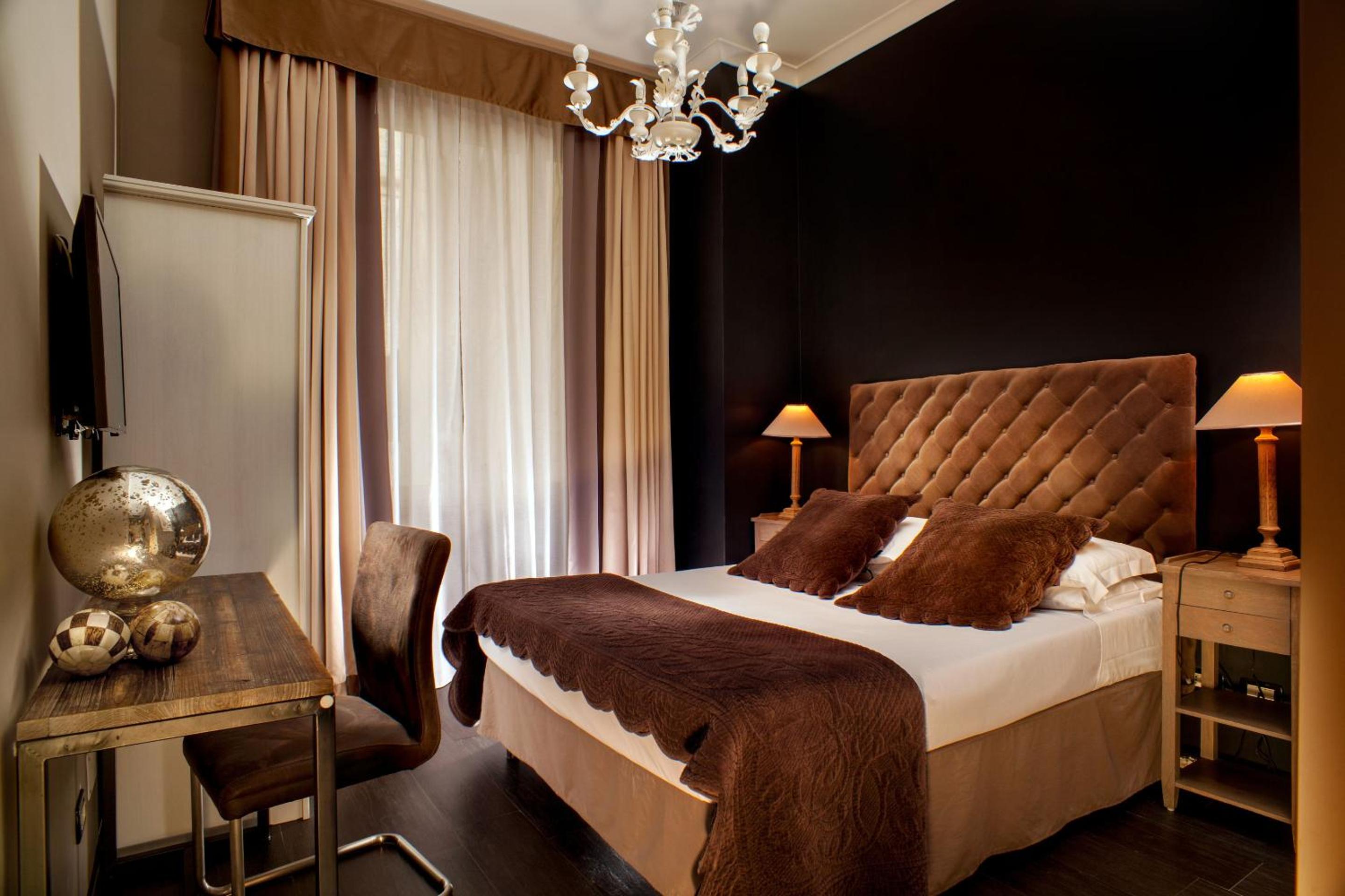 Double Room thumbnail 5