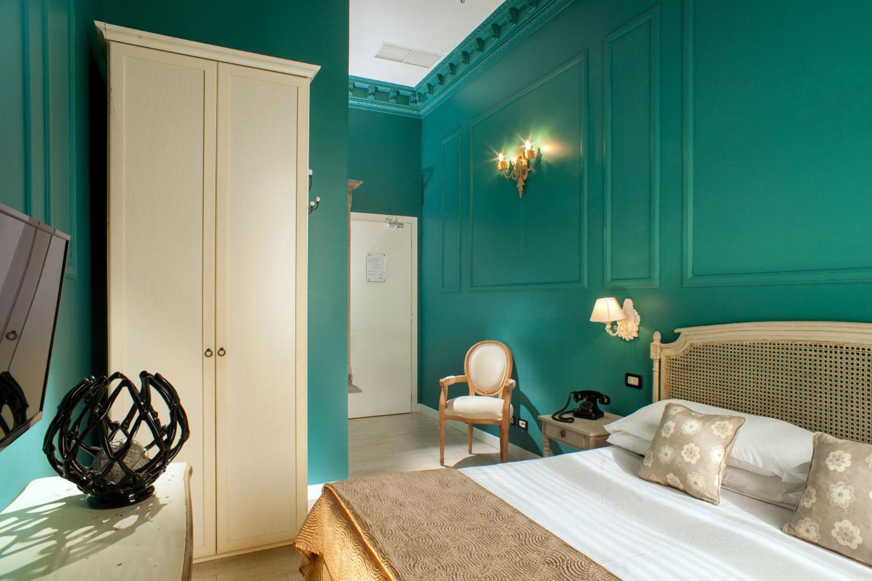 Standard Double or Twin Room thumbnail 5