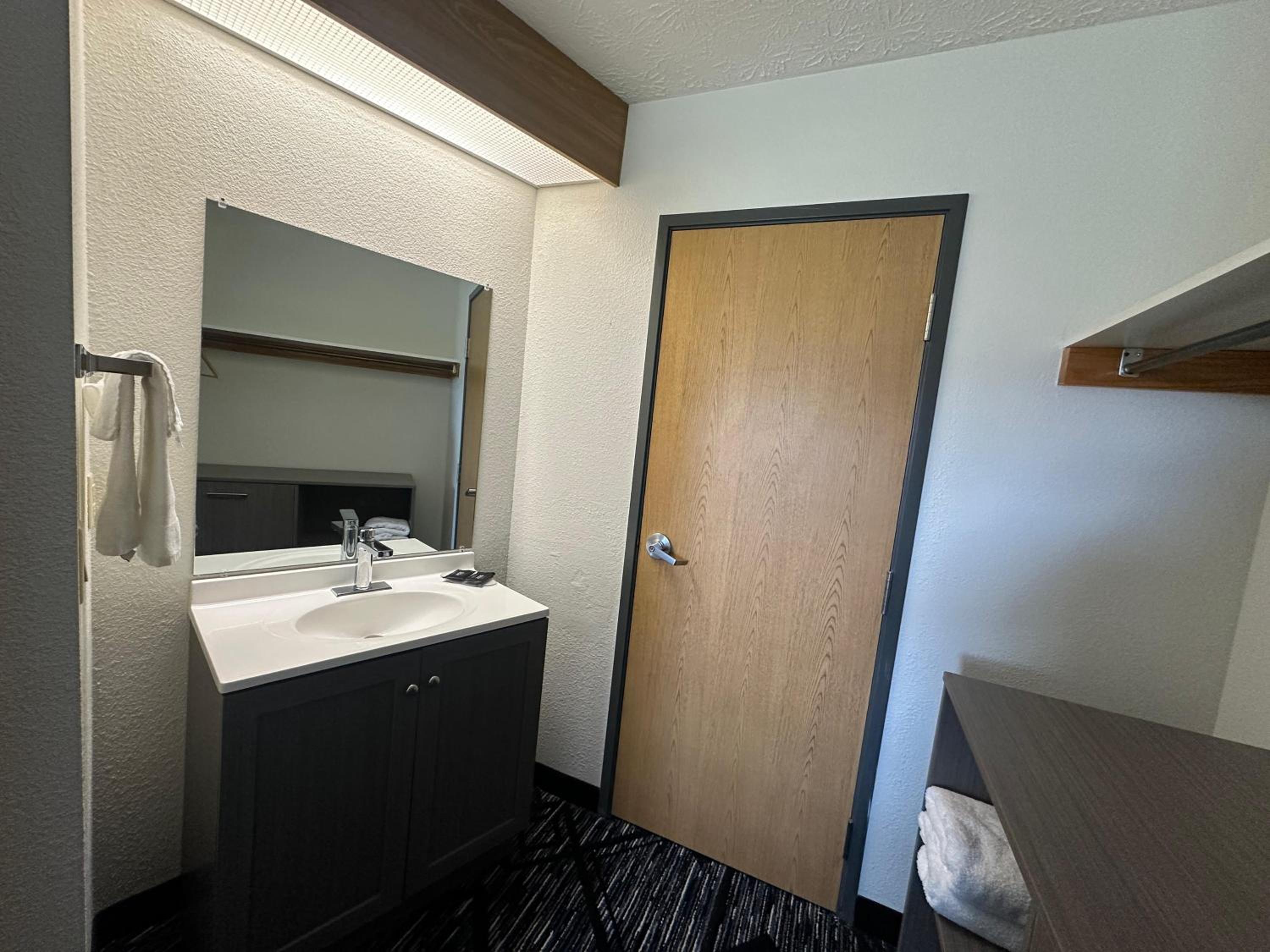 Deluxe King Suite