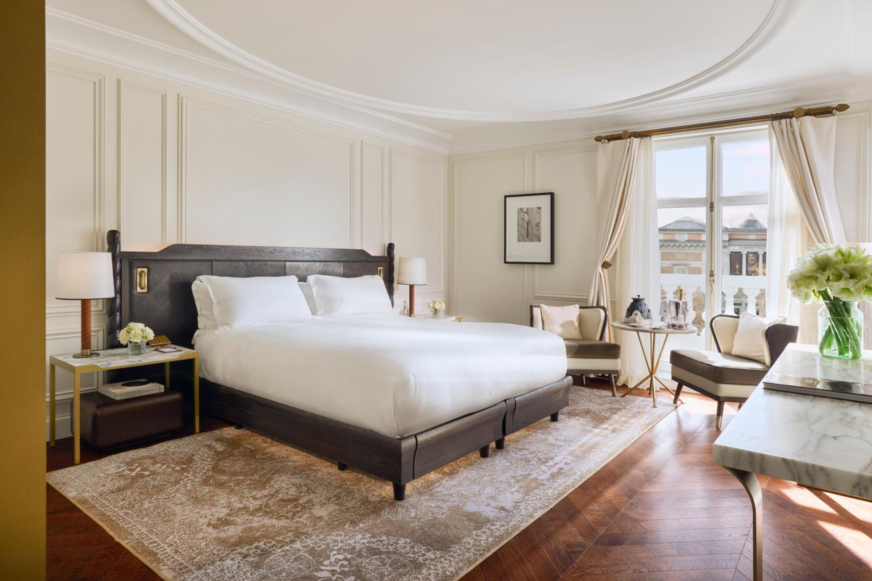 Deluxe Prado View Room King