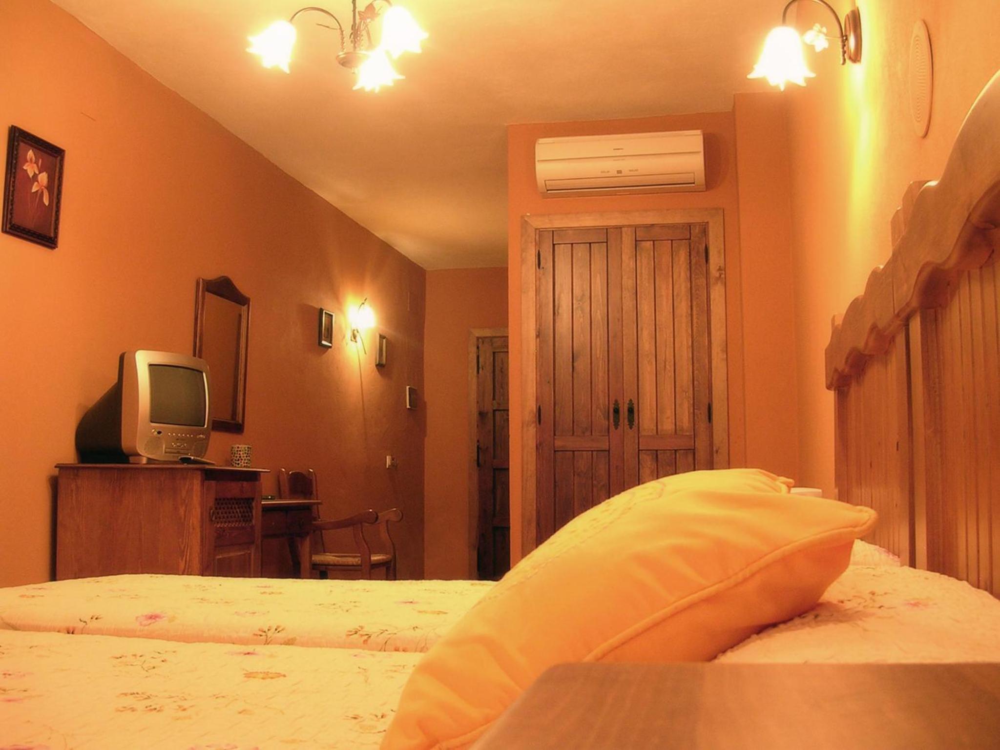 Double or Twin Room - Photo 6