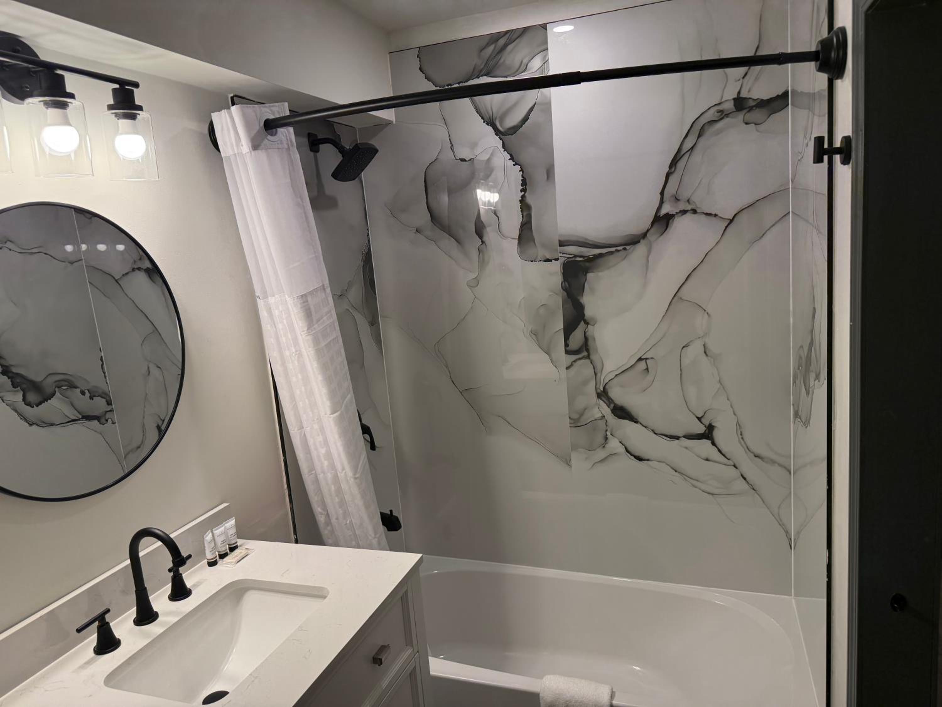 King Room with Mobility/Hearing Access and Roll-In Shower, Non-Smoking