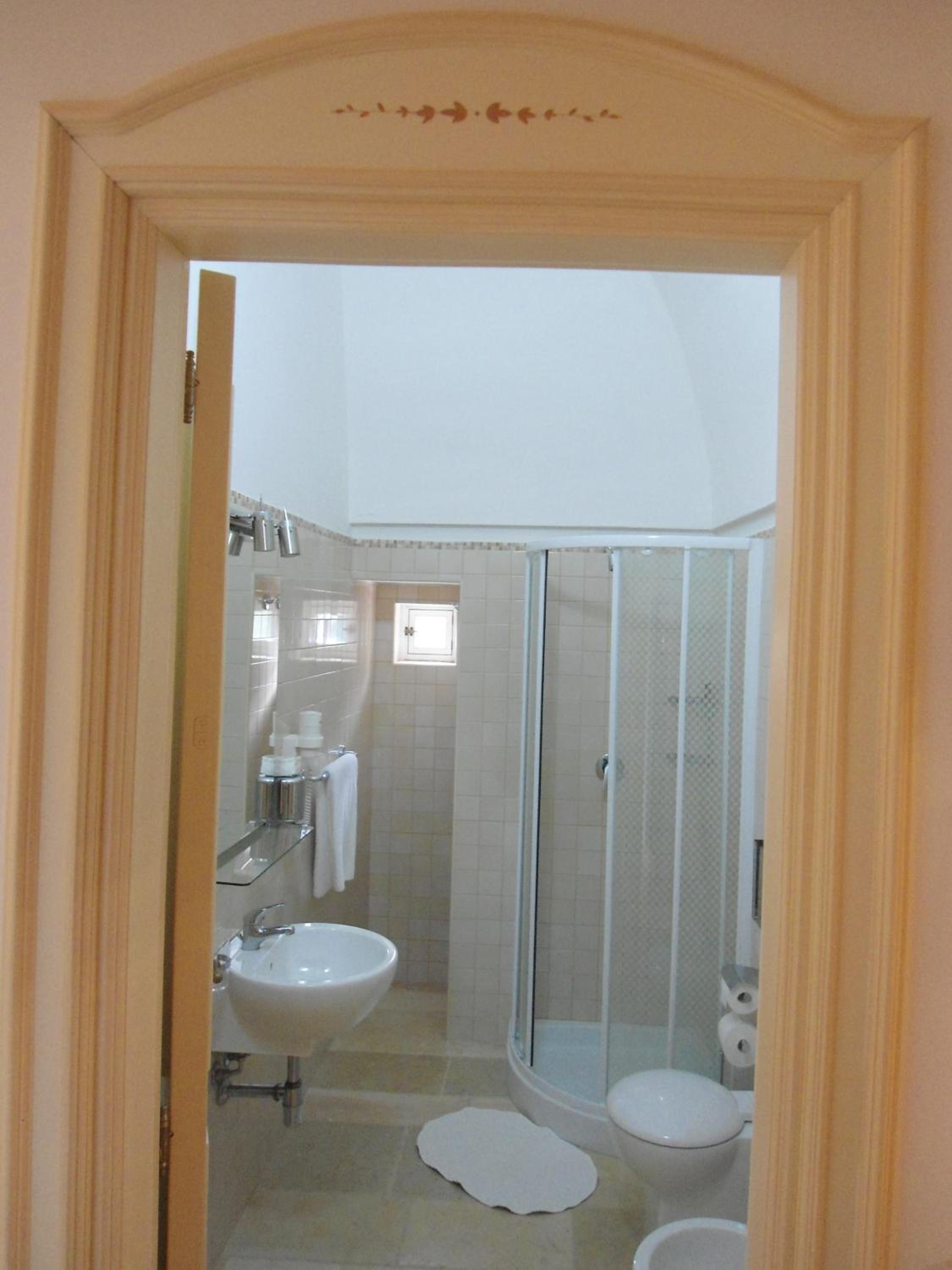 Deluxe Double Room - Photo 7