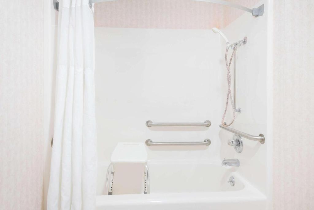 Double Room - Disability Access/Non-Smoking - Photo 2