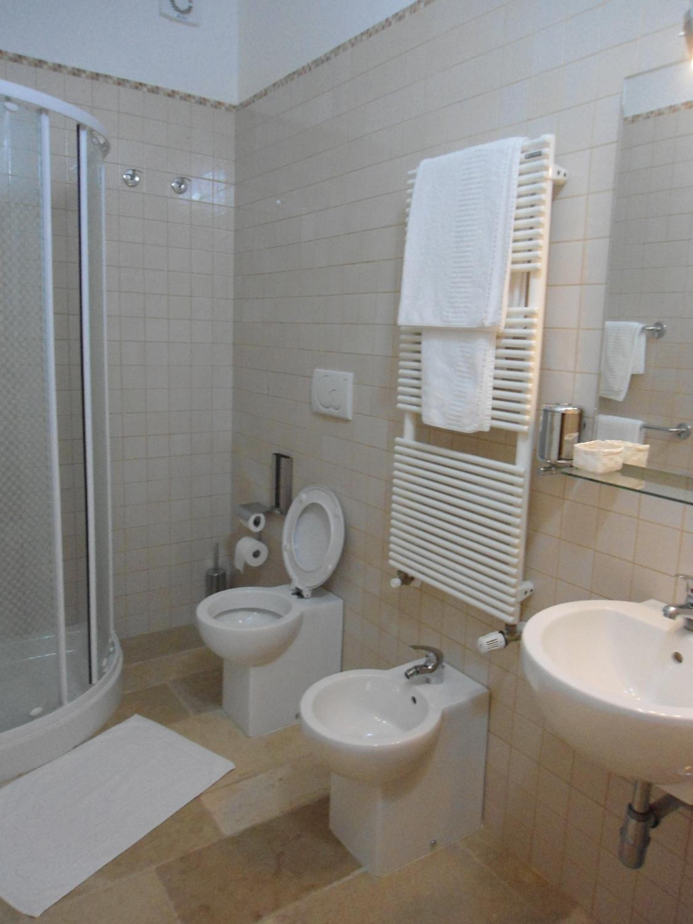 Double Room - Photo 8
