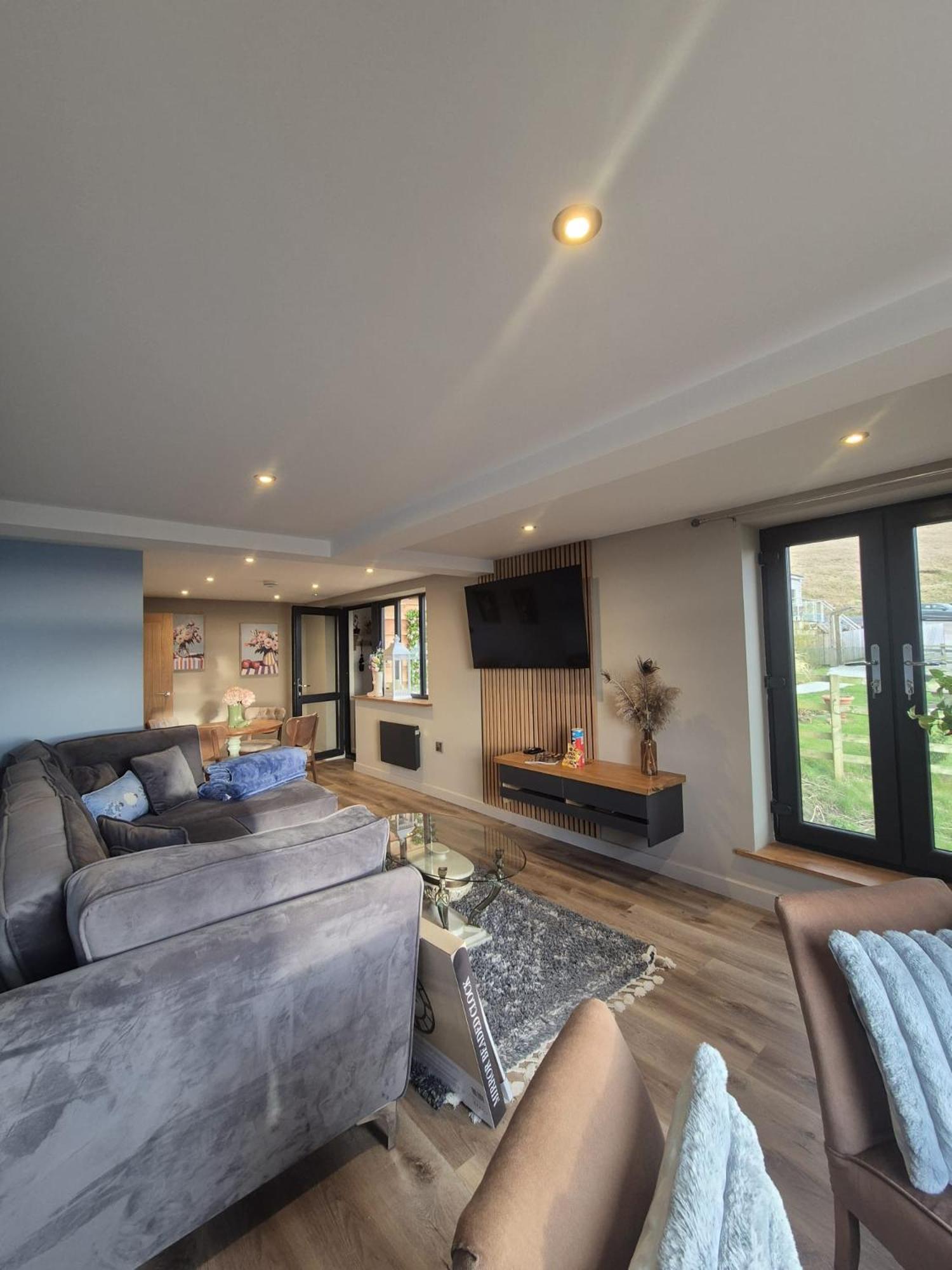 Deluxe Two-Bedroom Apartment with Garden View photo 1