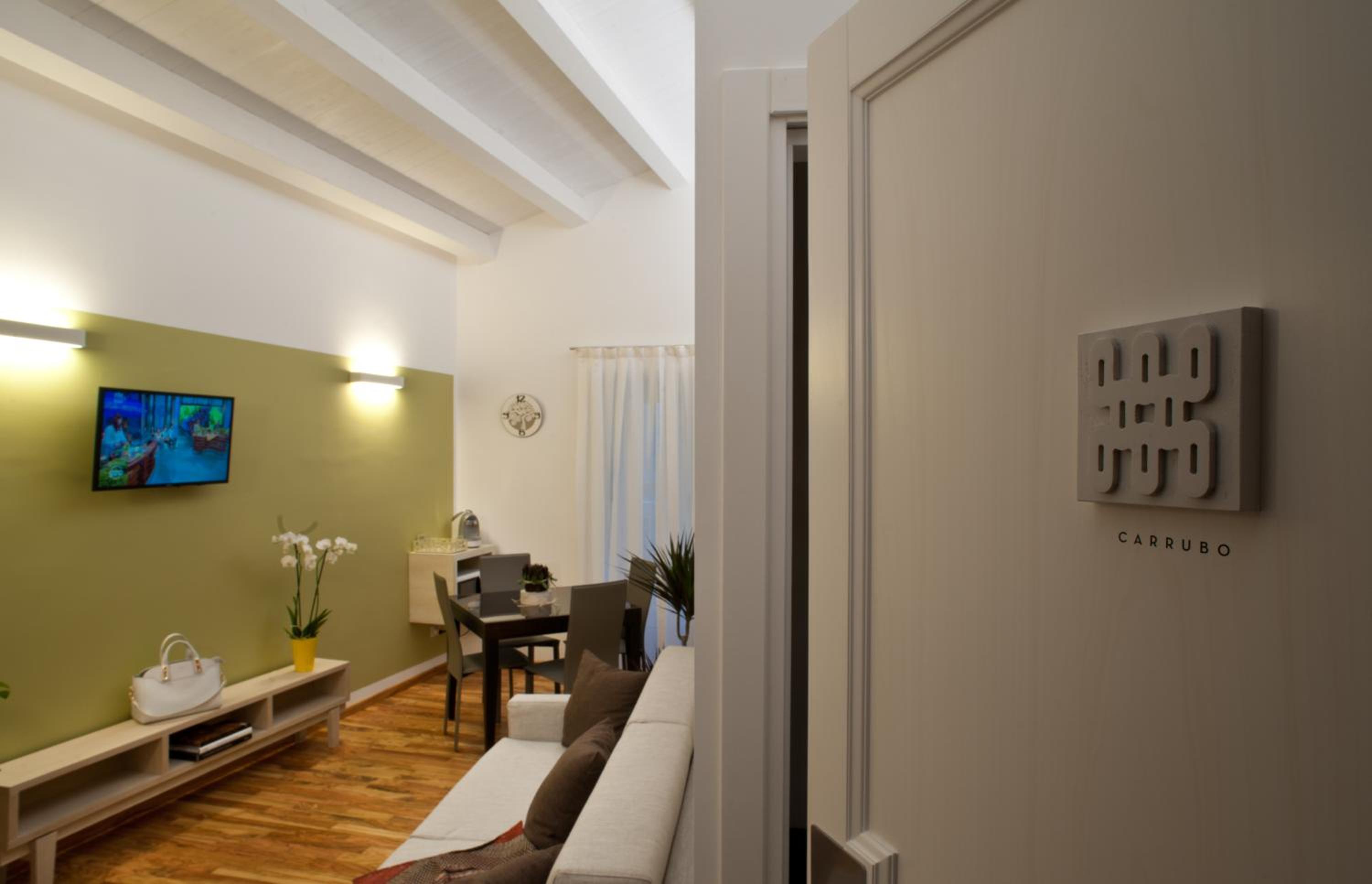 Apartment photo 2