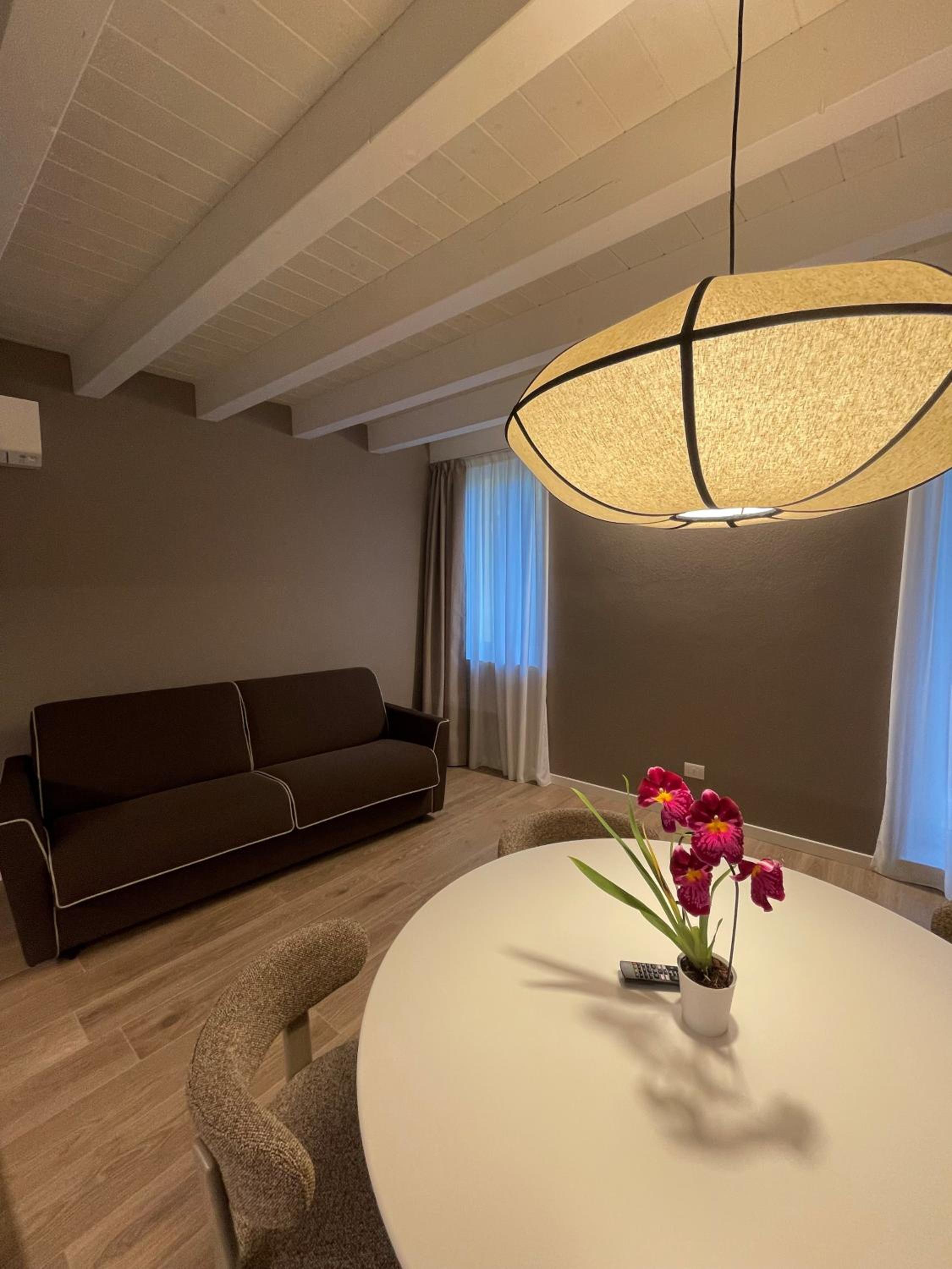 One-Bedroom Deluxe Apartment- Separate Building  photo 2