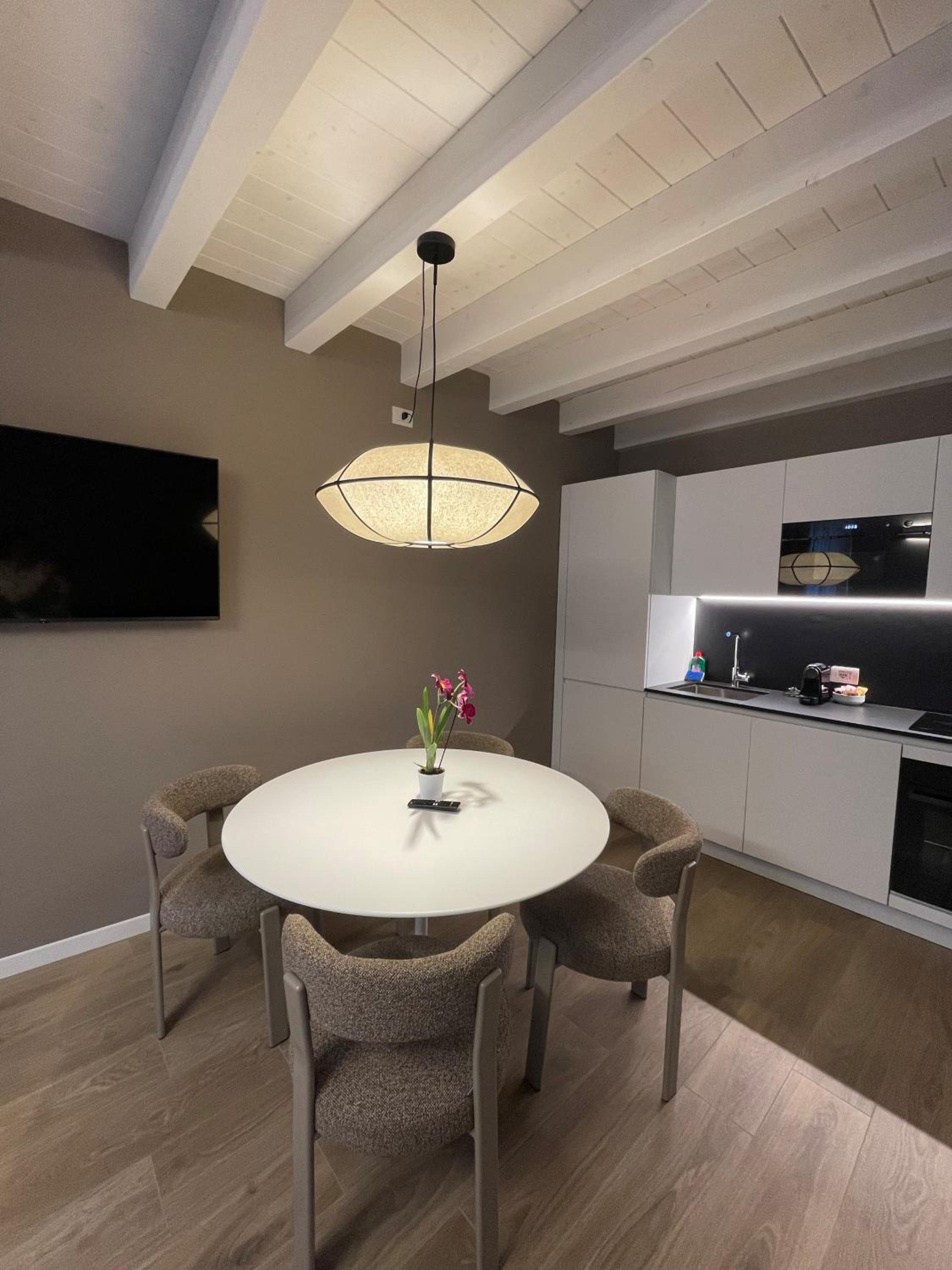 One-Bedroom Deluxe Apartment- Separate Building  photo 3