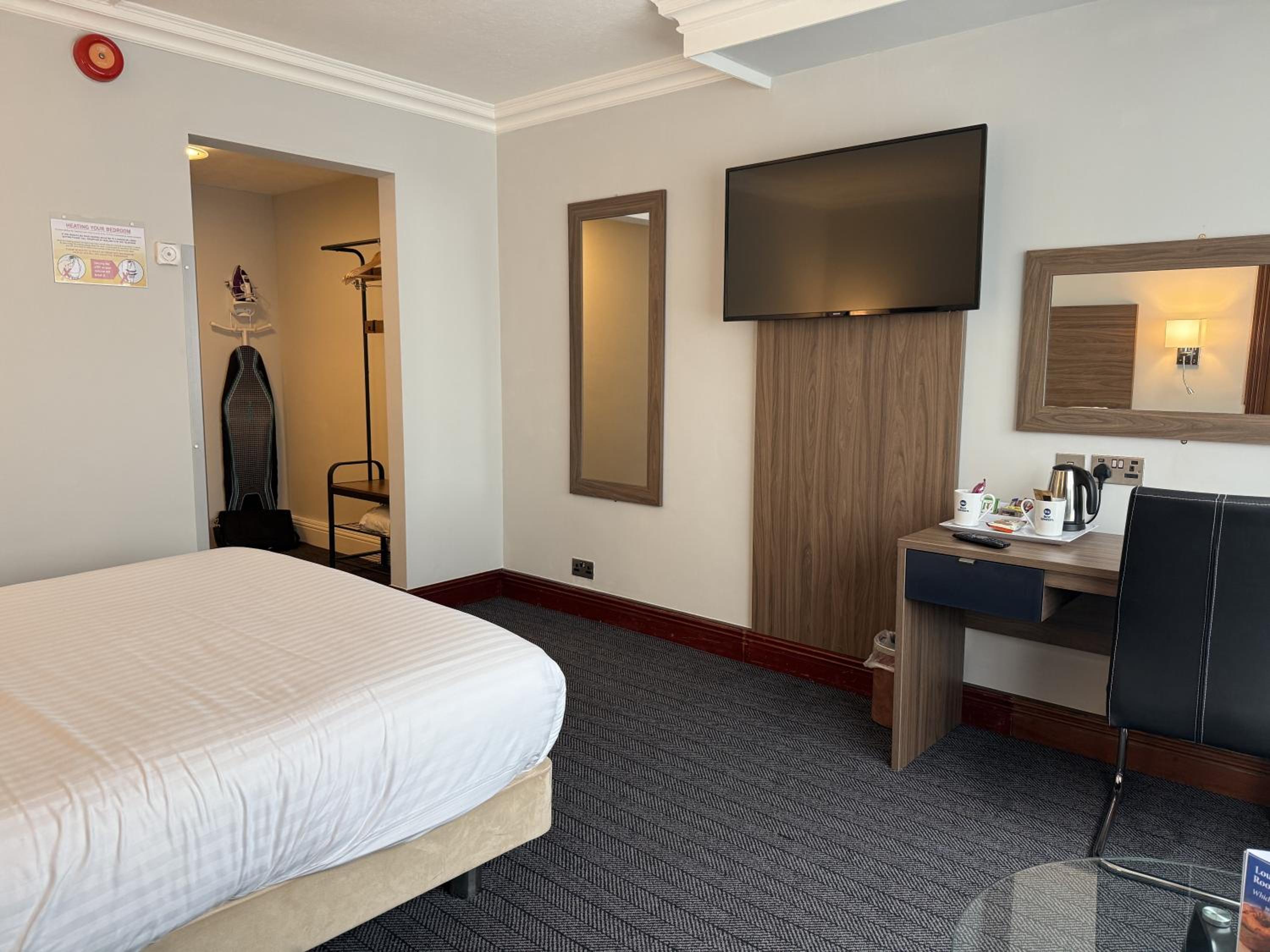 Standard King Room - Non-Smoking  - Photo 2