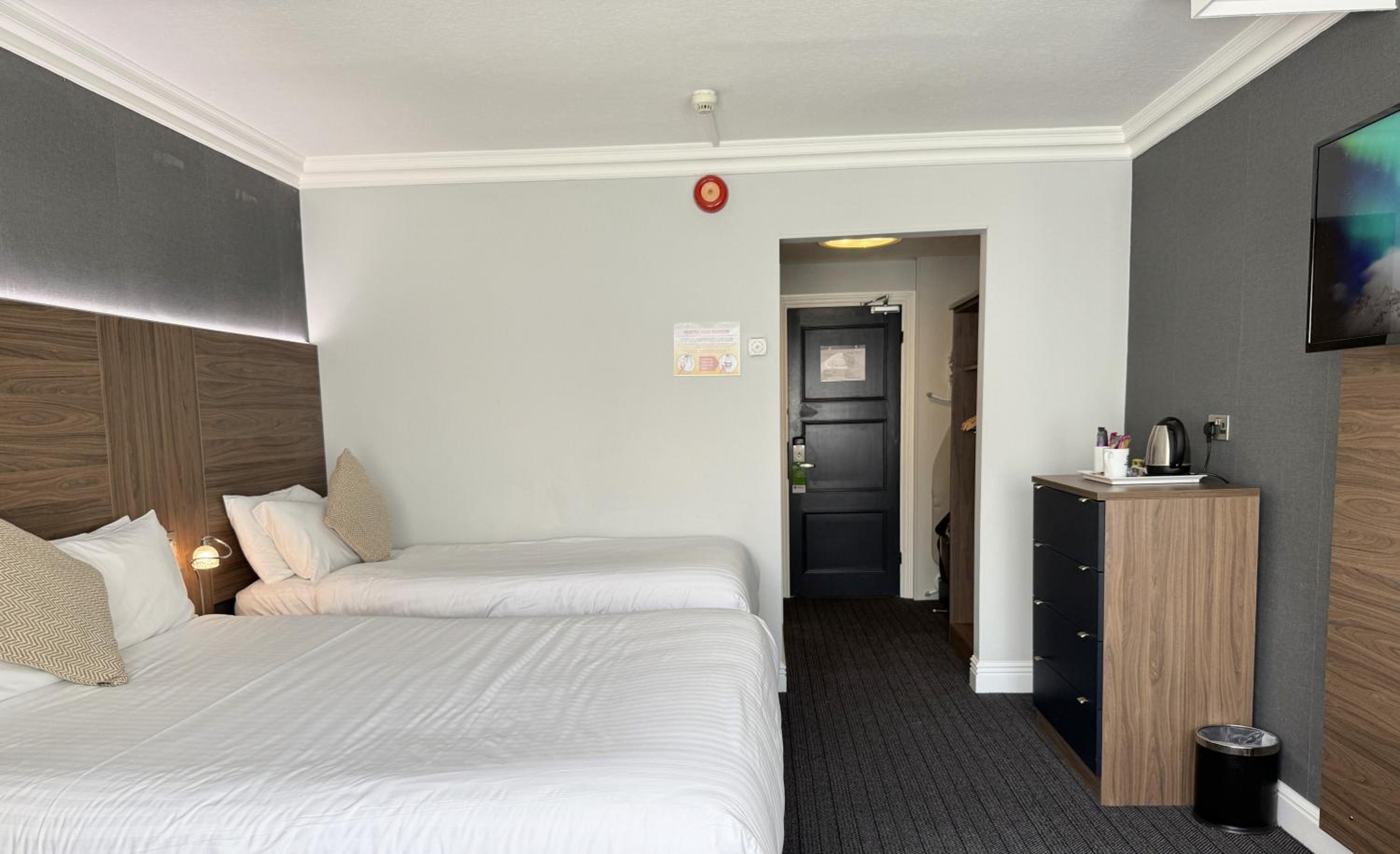 Superior King Room - Non-Smoking - Photo 5