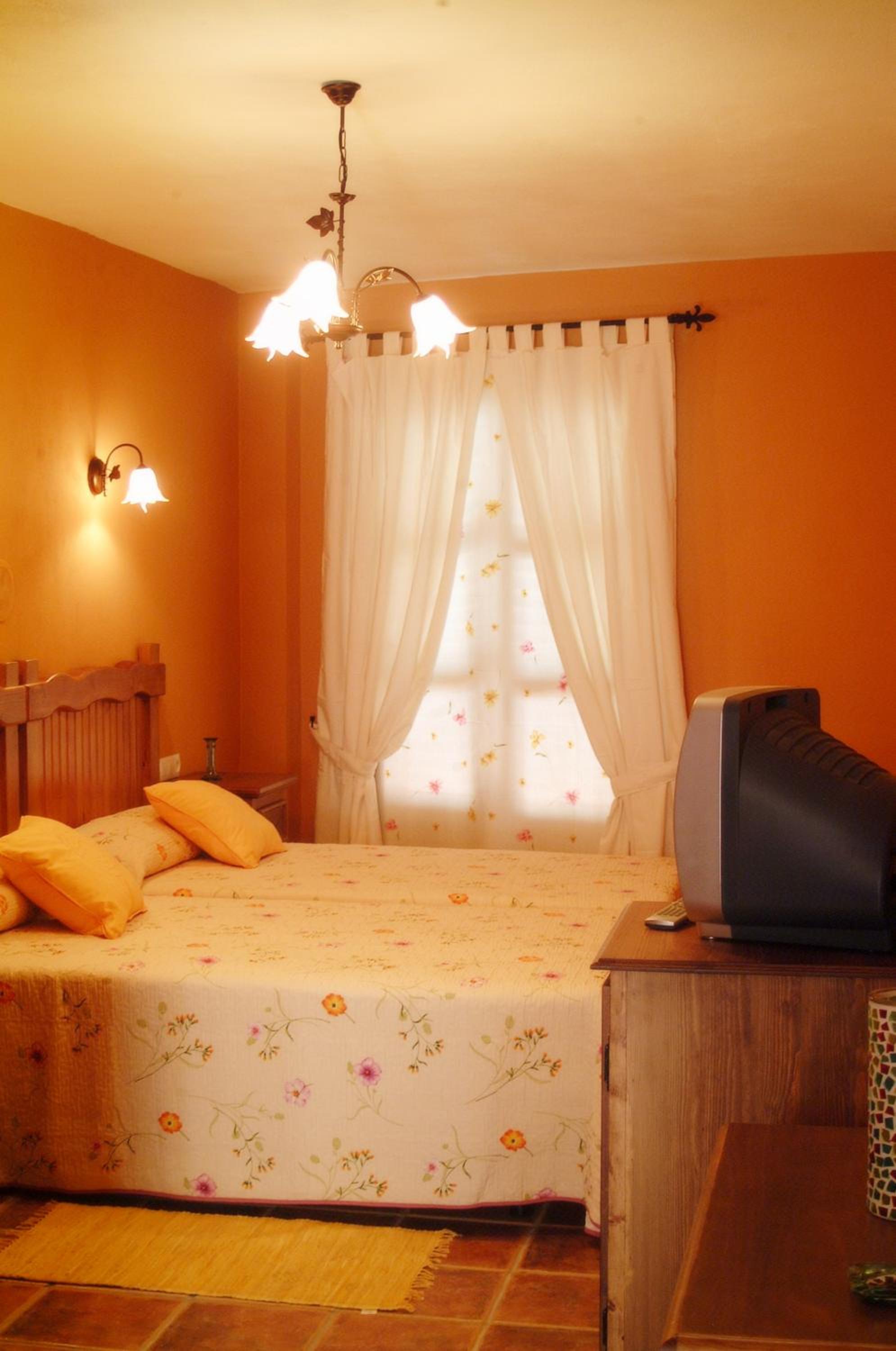 Double or Twin Room - Photo 4