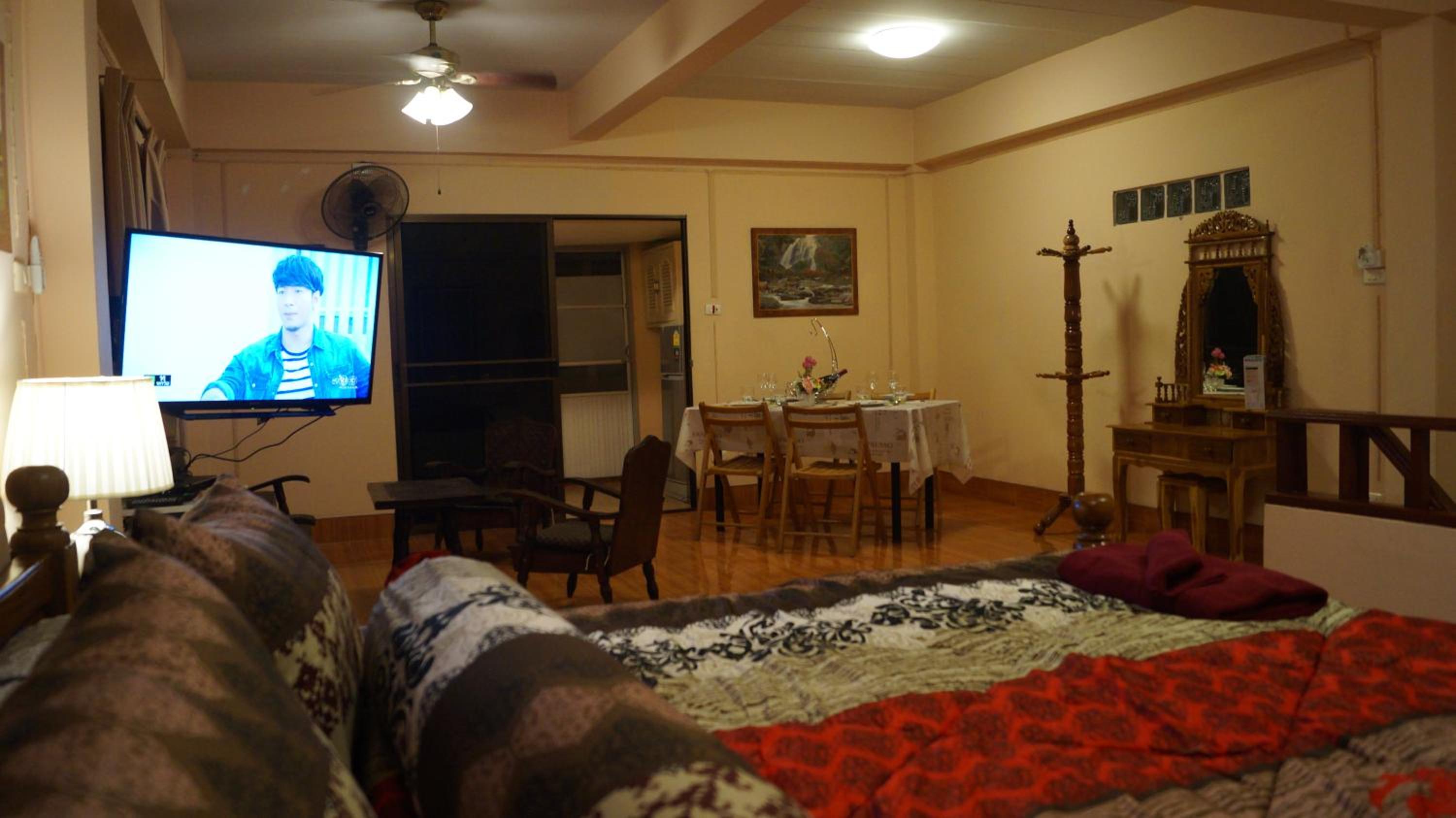 Studio Apartment - Photo 17