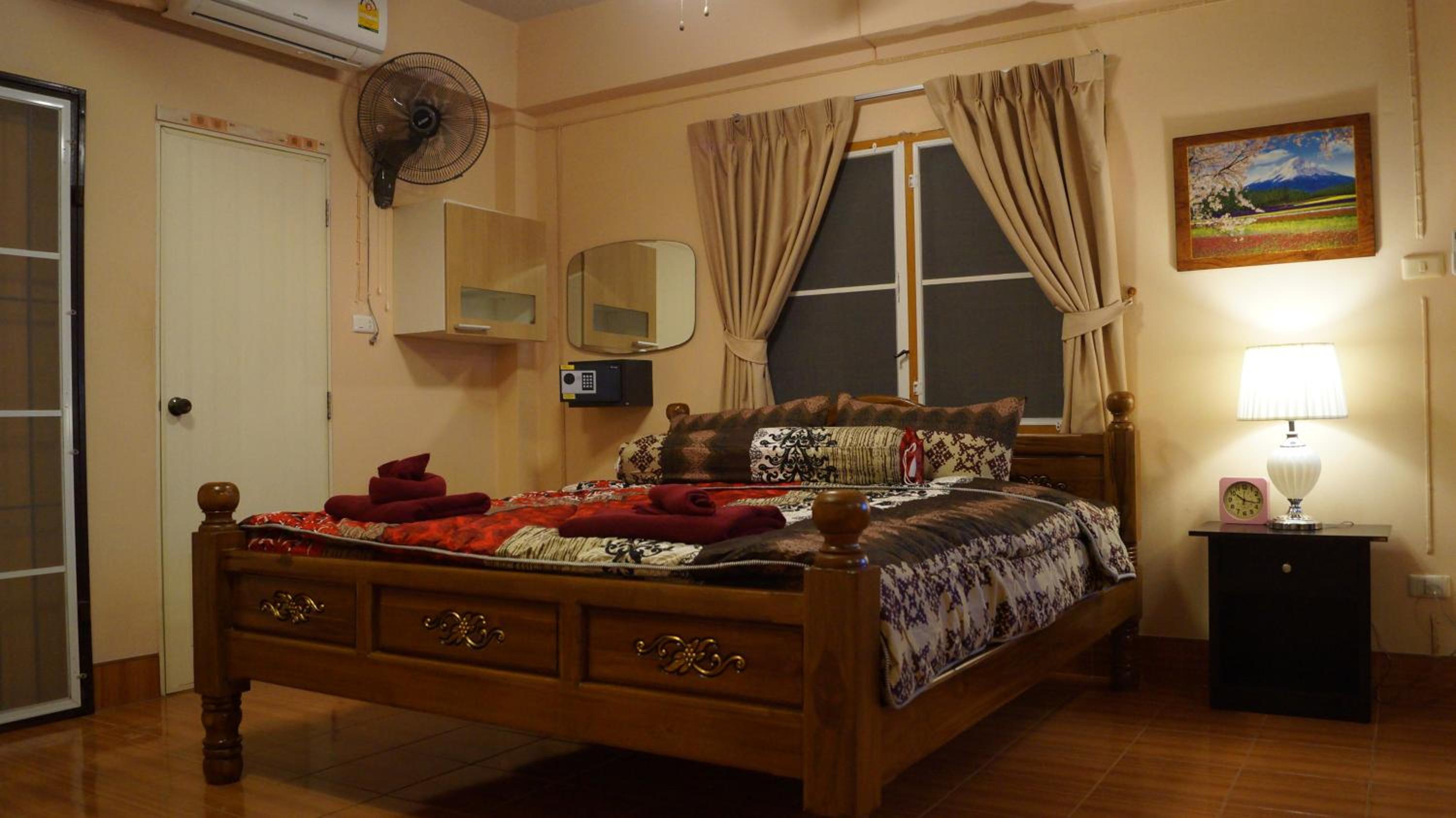 Studio Apartment - Photo 15