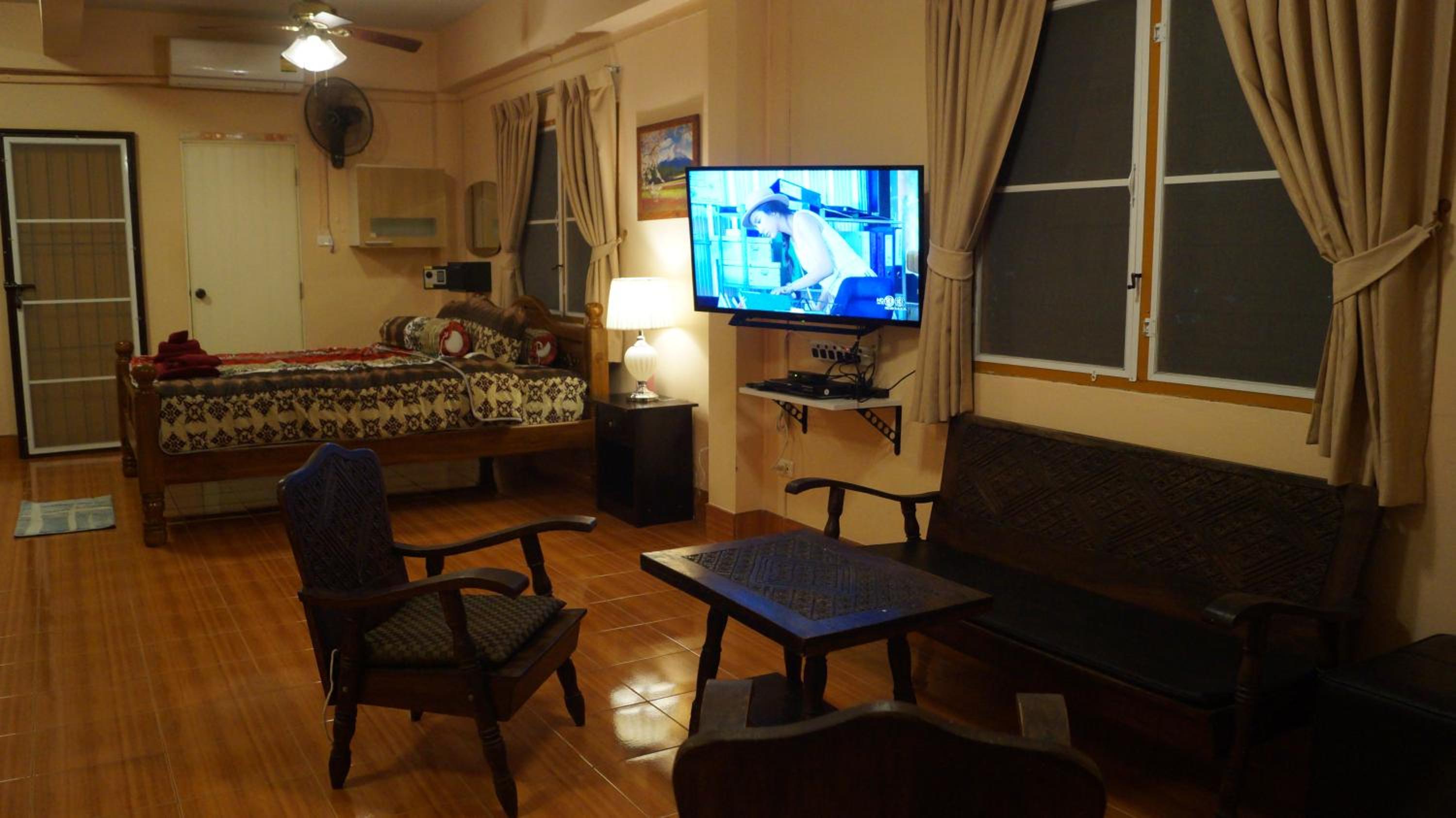 Studio Apartment - Photo 16