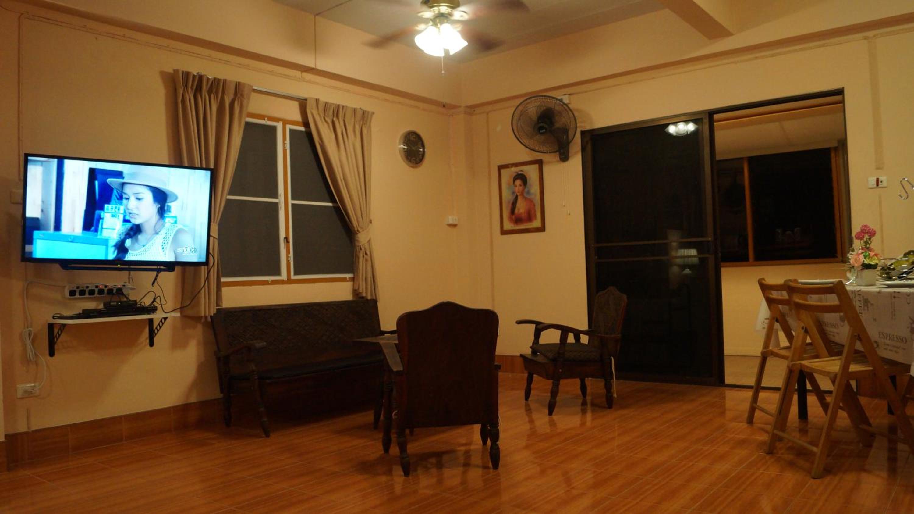 Studio Apartment - Photo 25