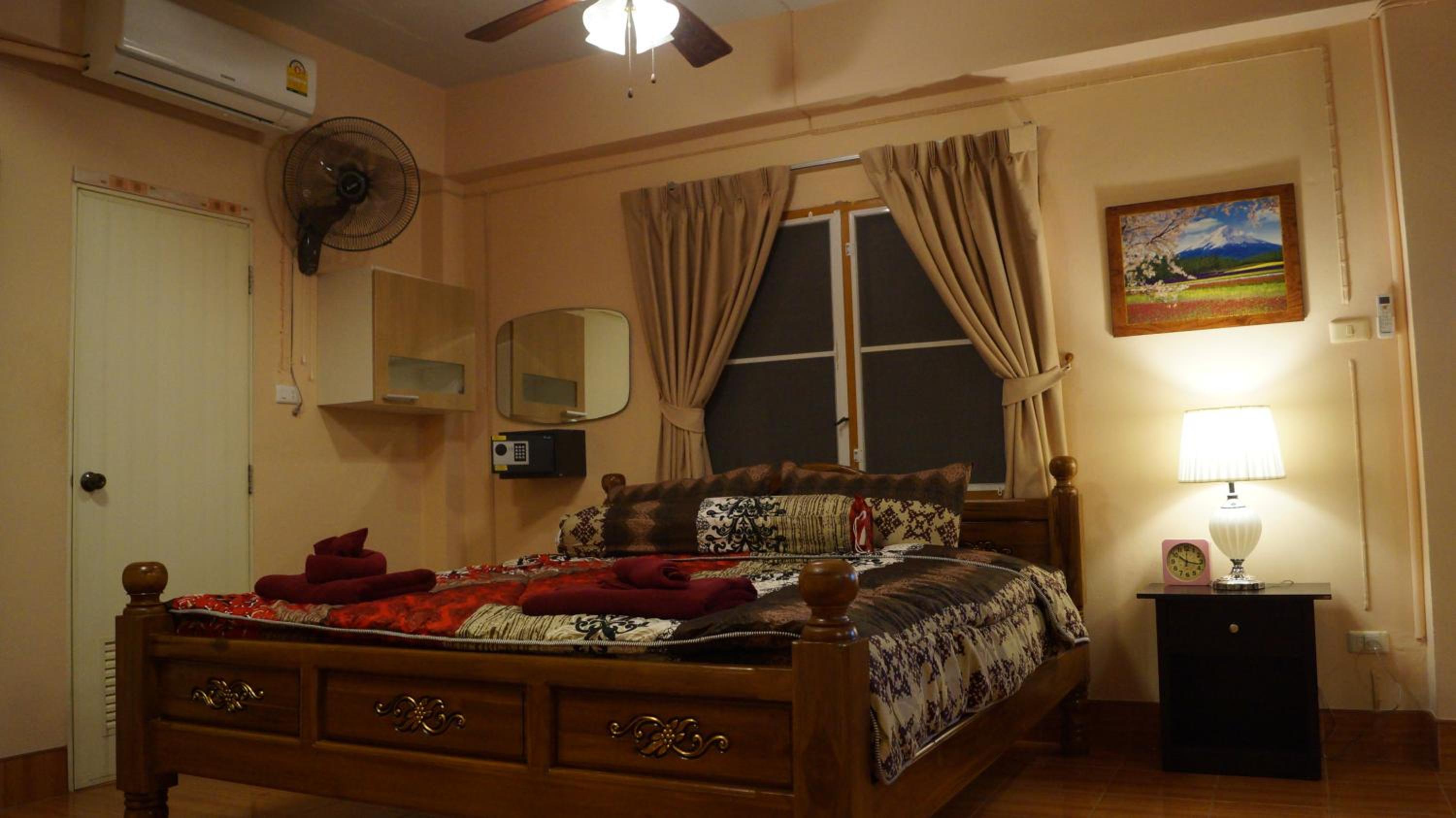 Studio Apartment - Photo 12