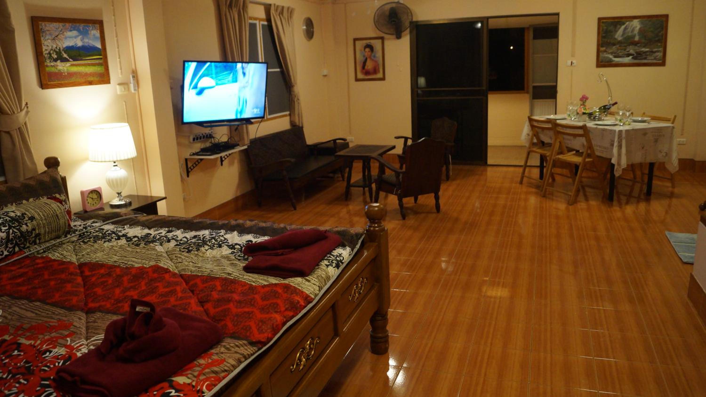 Studio Apartment - Photo 14