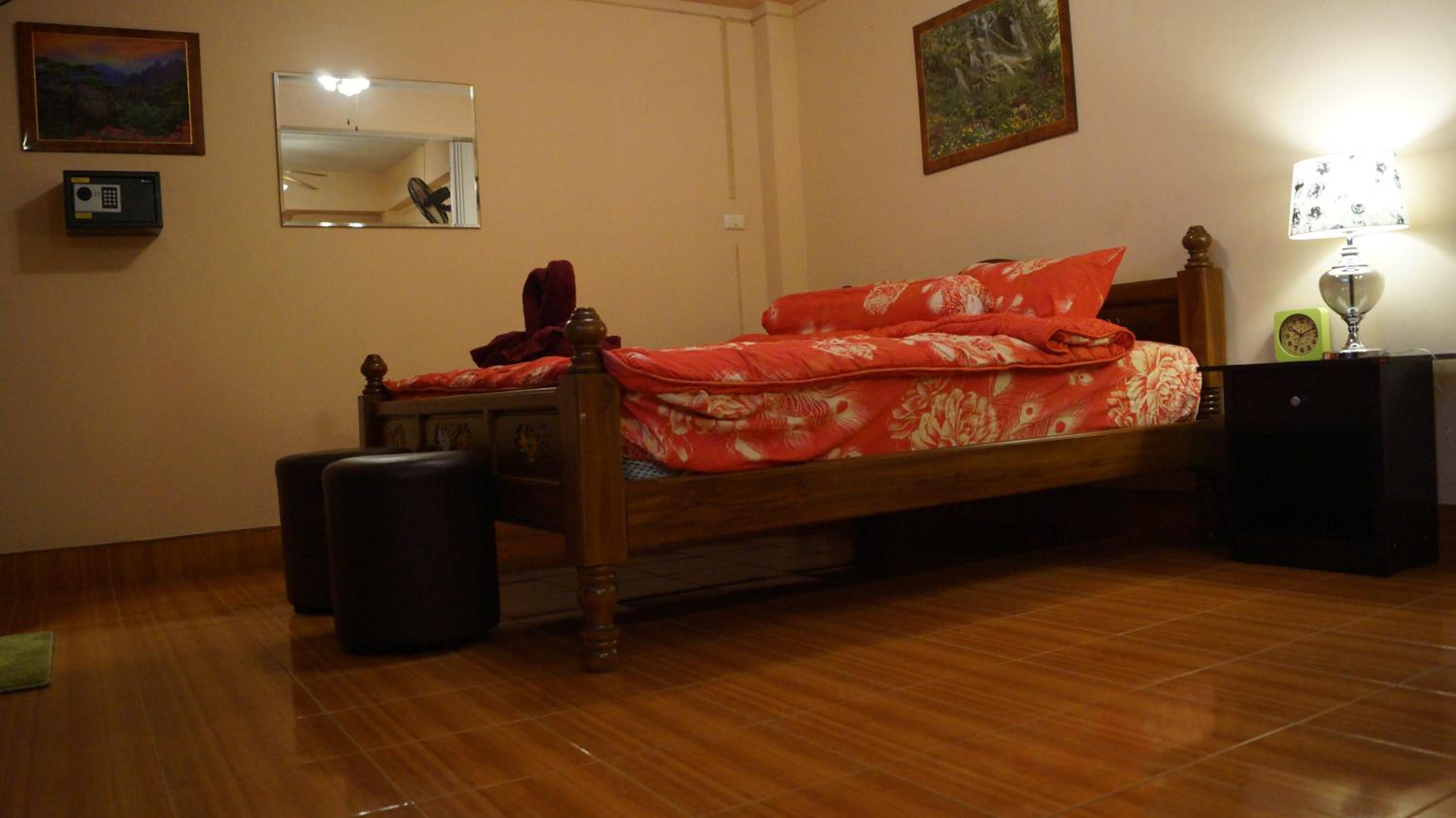 Studio Apartment - Photo 21
