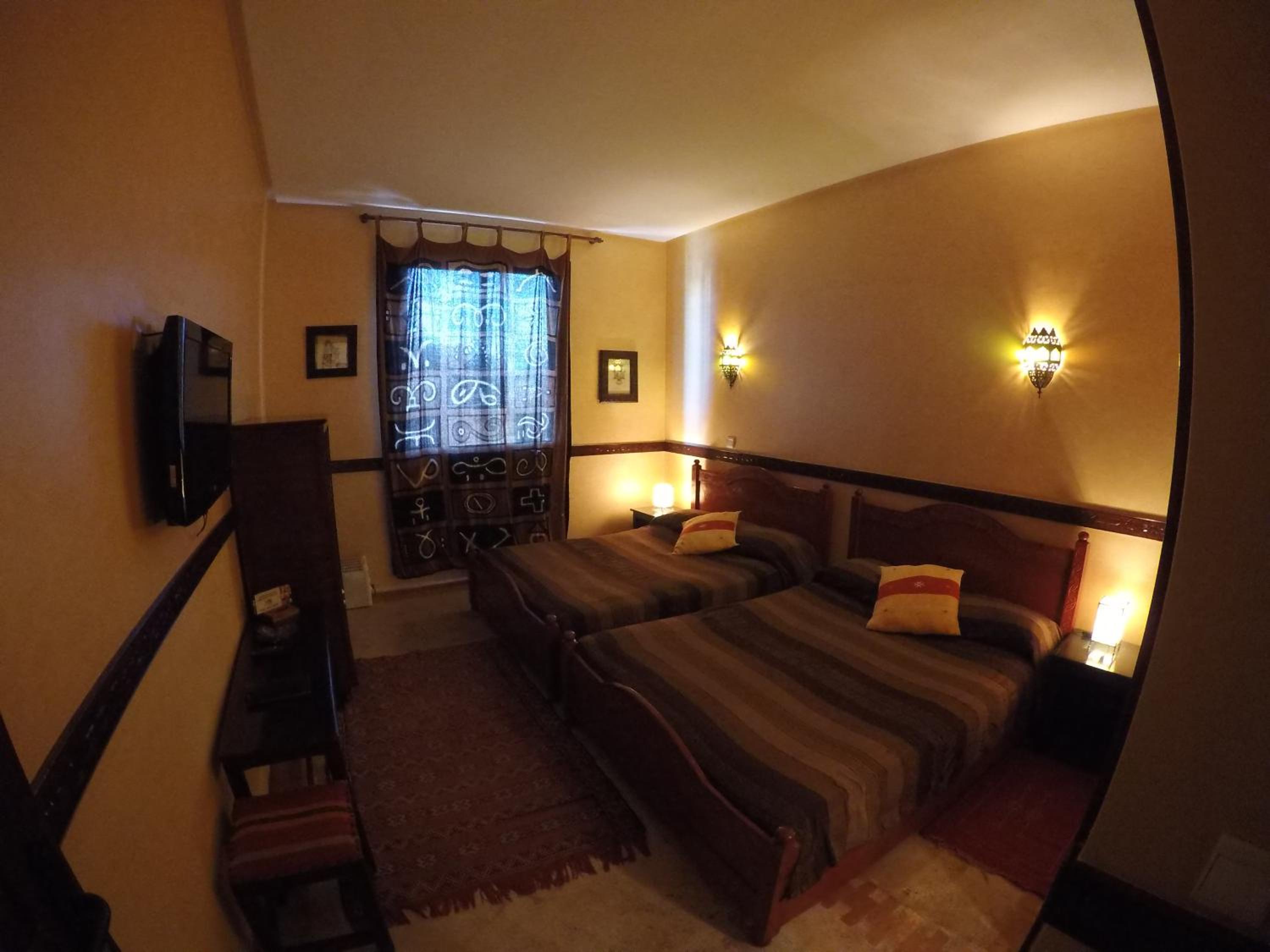 Standard Double Room - Photo 9