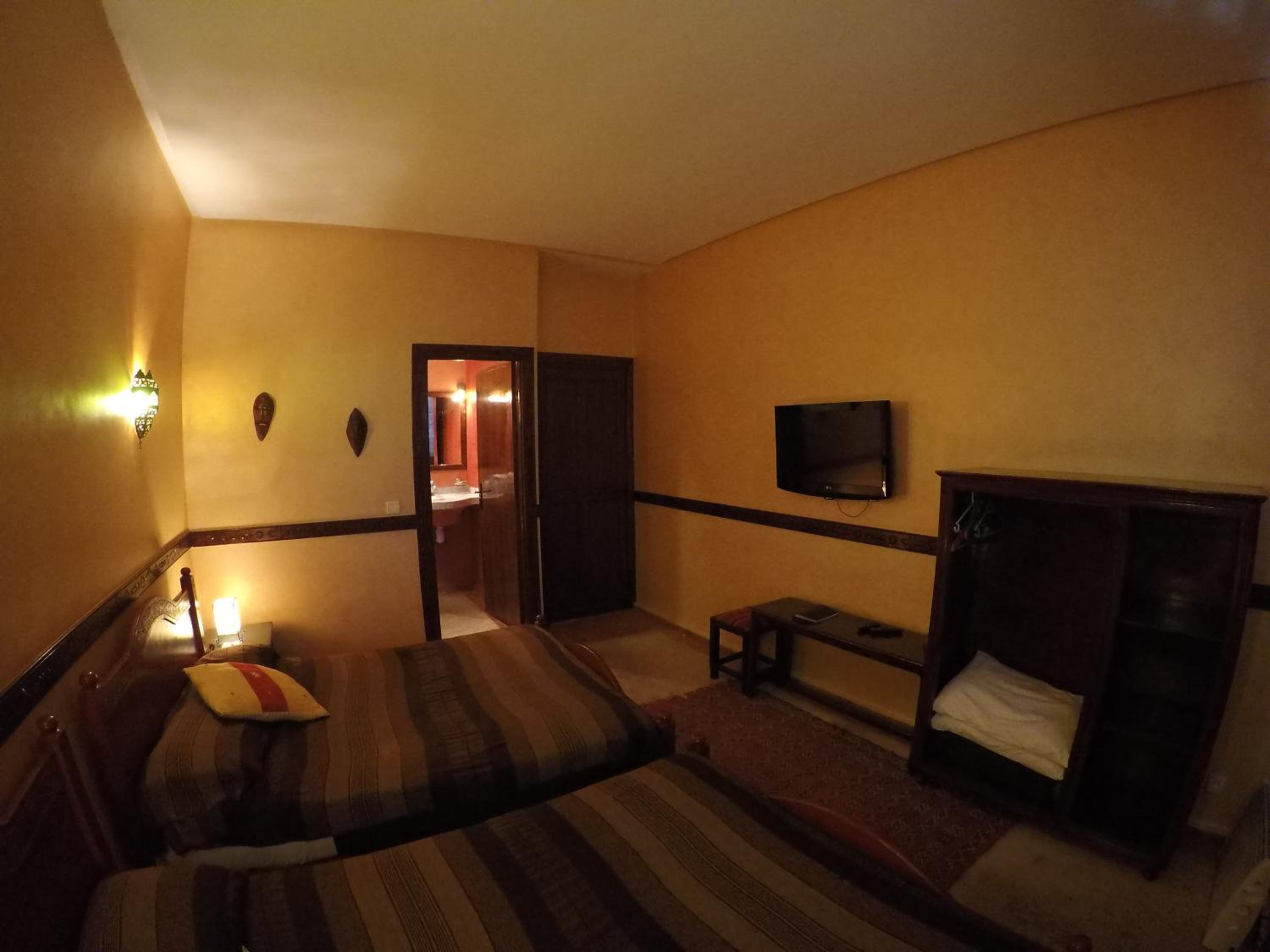 Standard Double Room - Photo 10