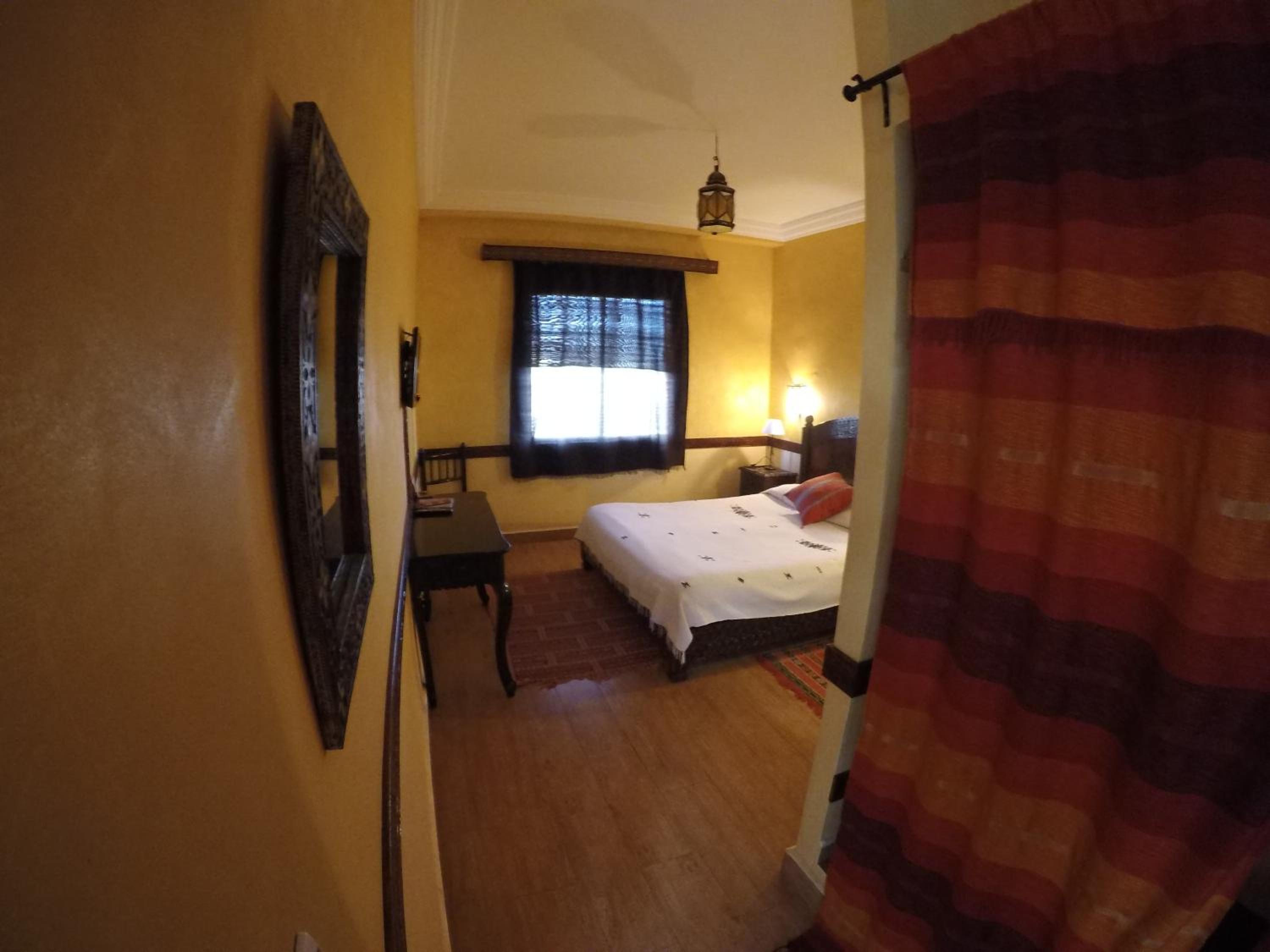 Standard Double Room - Photo 12