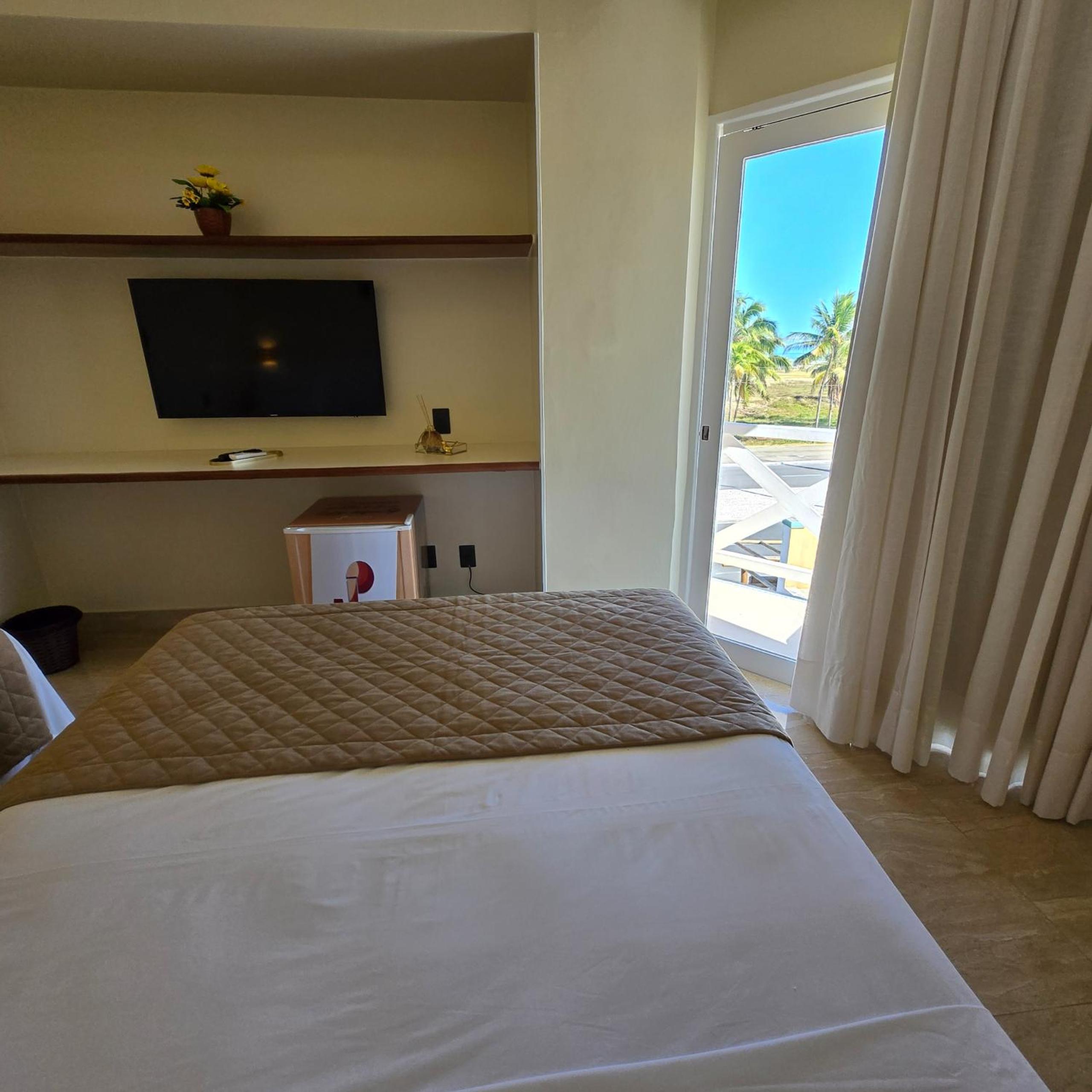 Deluxe Double Room with Balcony and Sea View photo 2